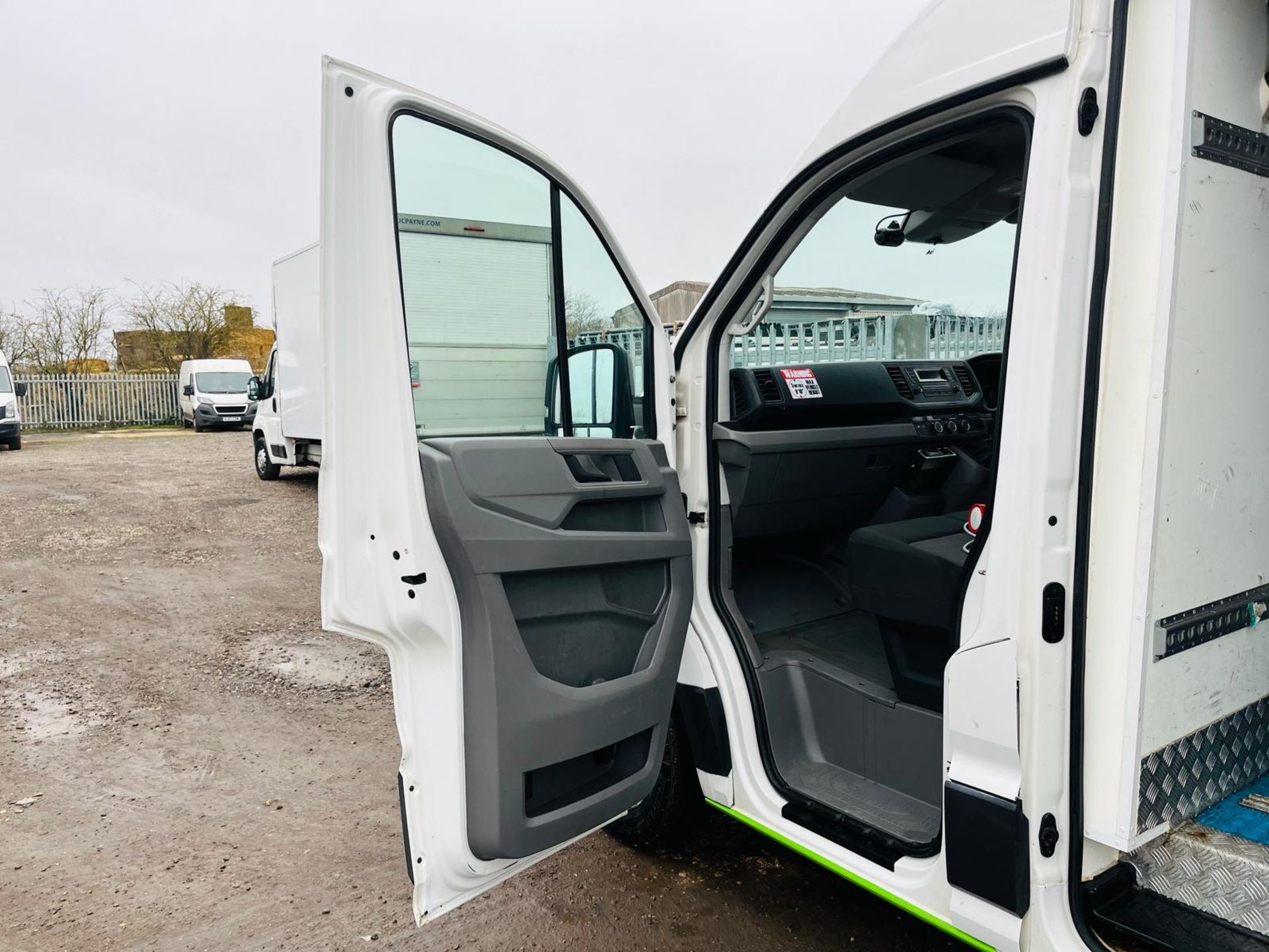 Volkswagen Crafter CR35 Startline TDI 140 2.0 BMT L2 H2 Fridge/Freezer 2017 '67 Reg'-ULEZ Compliant - Image 21 of 27