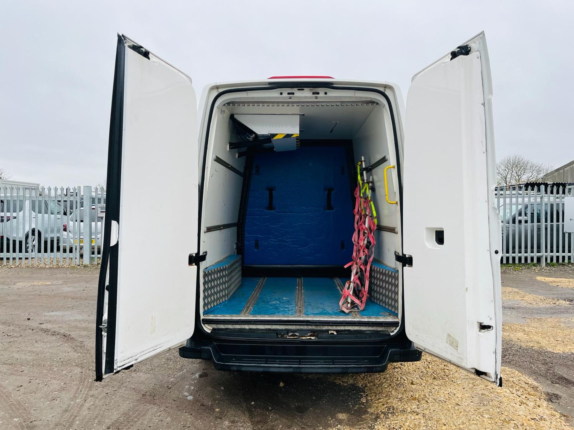 Volkswagen Crafter CR35 Startline TDI 140 2.0 BMT L2 H2 Fridge/Freezer 2017 '67 Reg'-ULEZ Compliant - Image 9 of 27