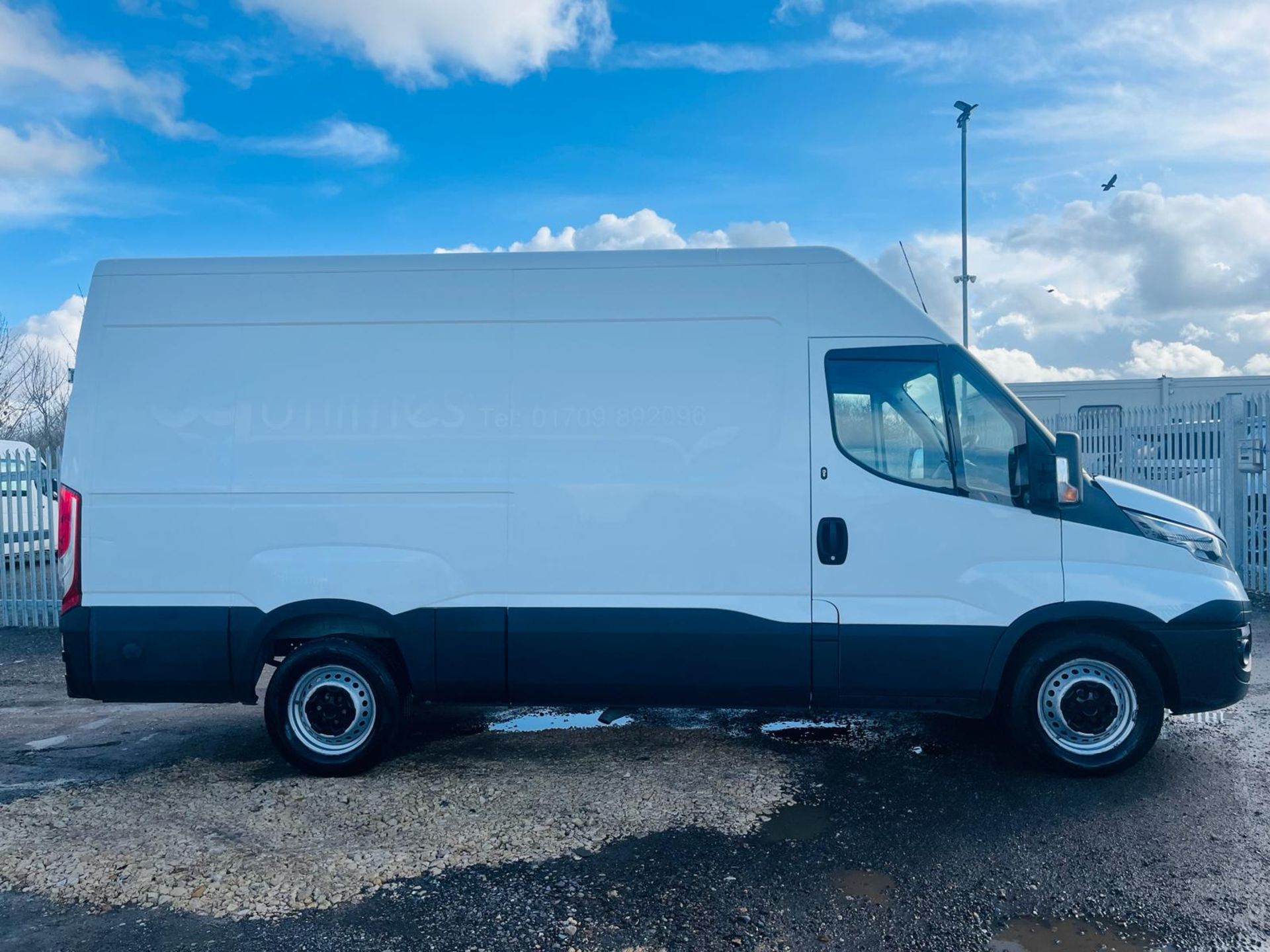 ** ON SALE ** IVECO Daily 35S14 2.3 3520 L2 H3 2019 '19 Reg'- A/C - ULEZ Compliant - NO VAT - Image 13 of 27