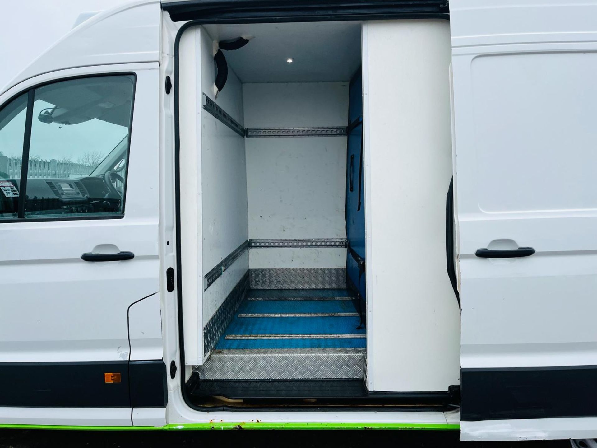 Volkswagen Crafter CR35 Startline TDI 140 2.0 BMT L2 H2 Fridge/Freezer 2017 '67 Reg'-ULEZ Compliant - Image 6 of 27