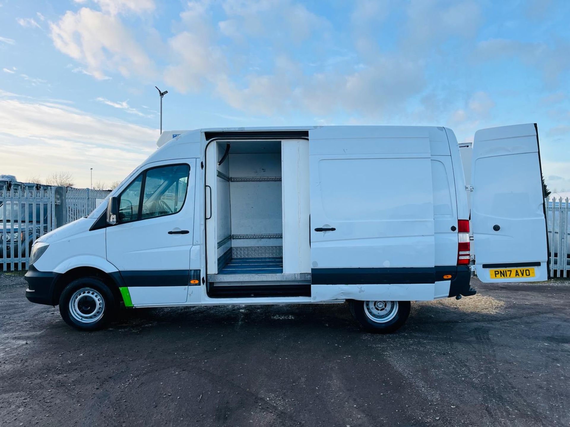 ** ON SALE ** Mercedes Benz Sprinter CDI 416 Fridge/Freezer 2.2 L2H3 2017'17 Reg -1 Owner From New - Image 5 of 29