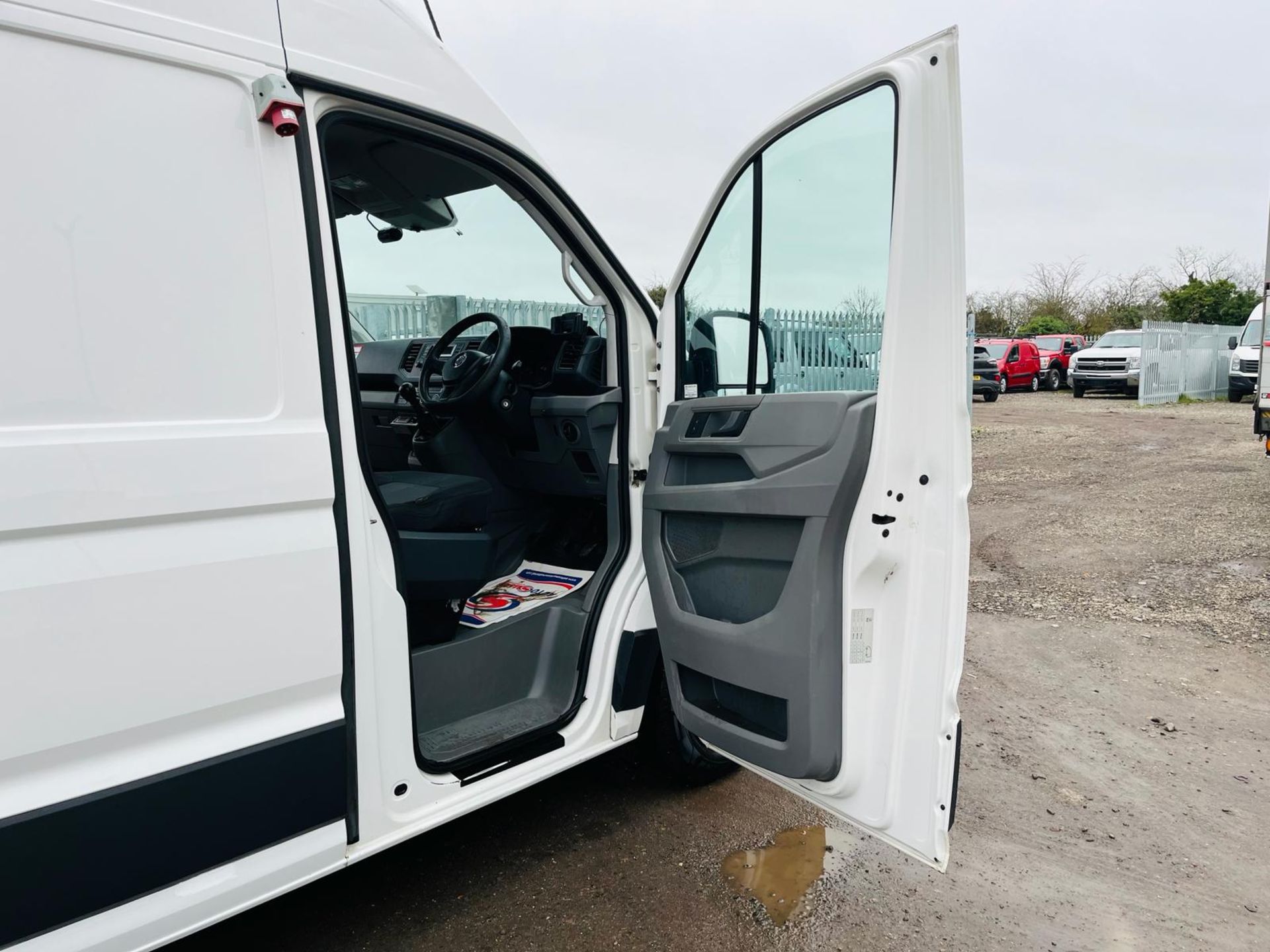 Volkswagen Crafter CR35 Startline TDI 140 2.0 BMT L2 H2 Fridge/Freezer 2017 '67 Reg'-ULEZ Compliant - Image 14 of 27