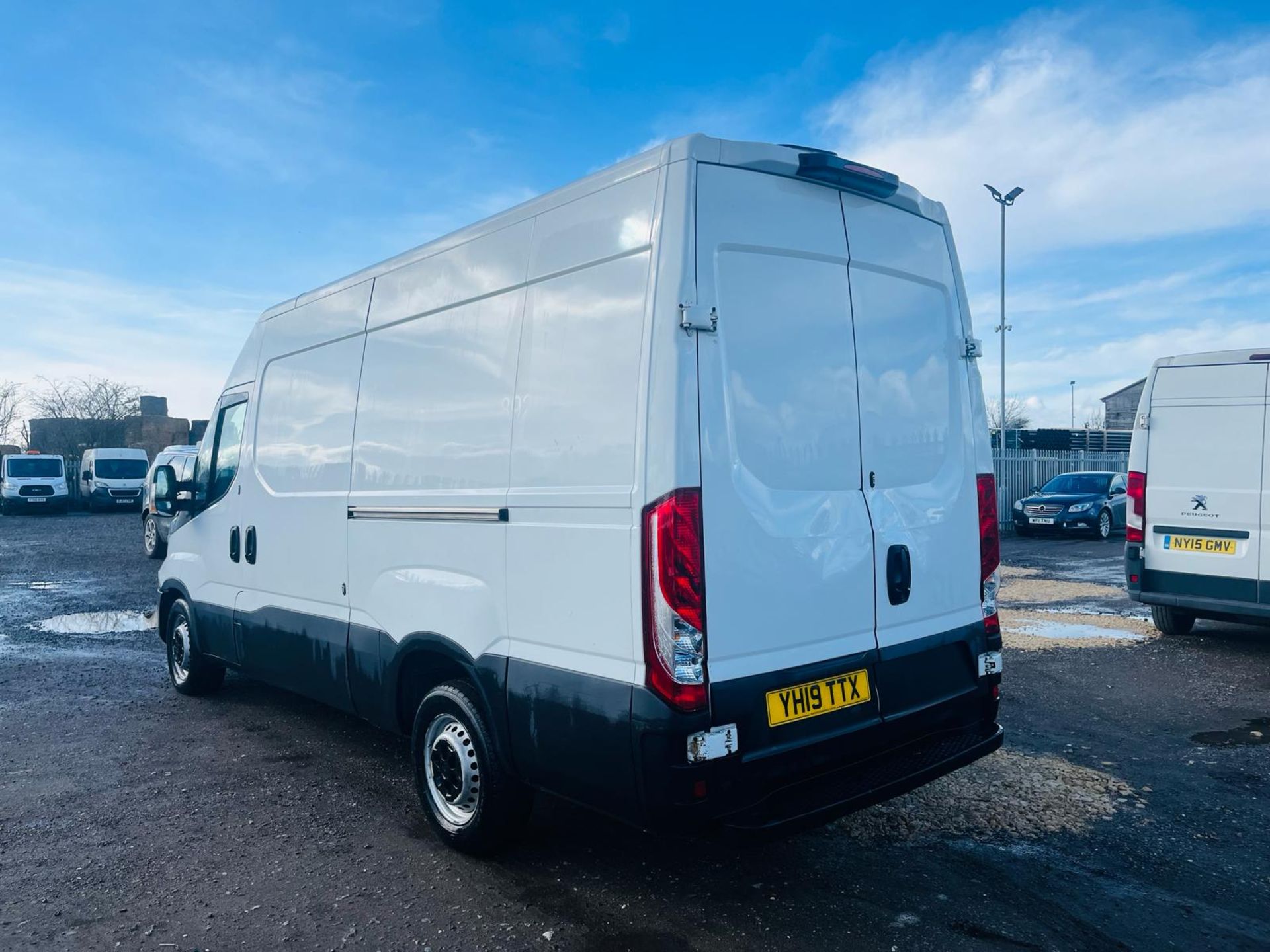 ** ON SALE ** IVECO Daily 35S14 2.3 3520 L2 H3 2019 '19 Reg'- A/C - ULEZ Compliant - NO VAT - Image 8 of 27