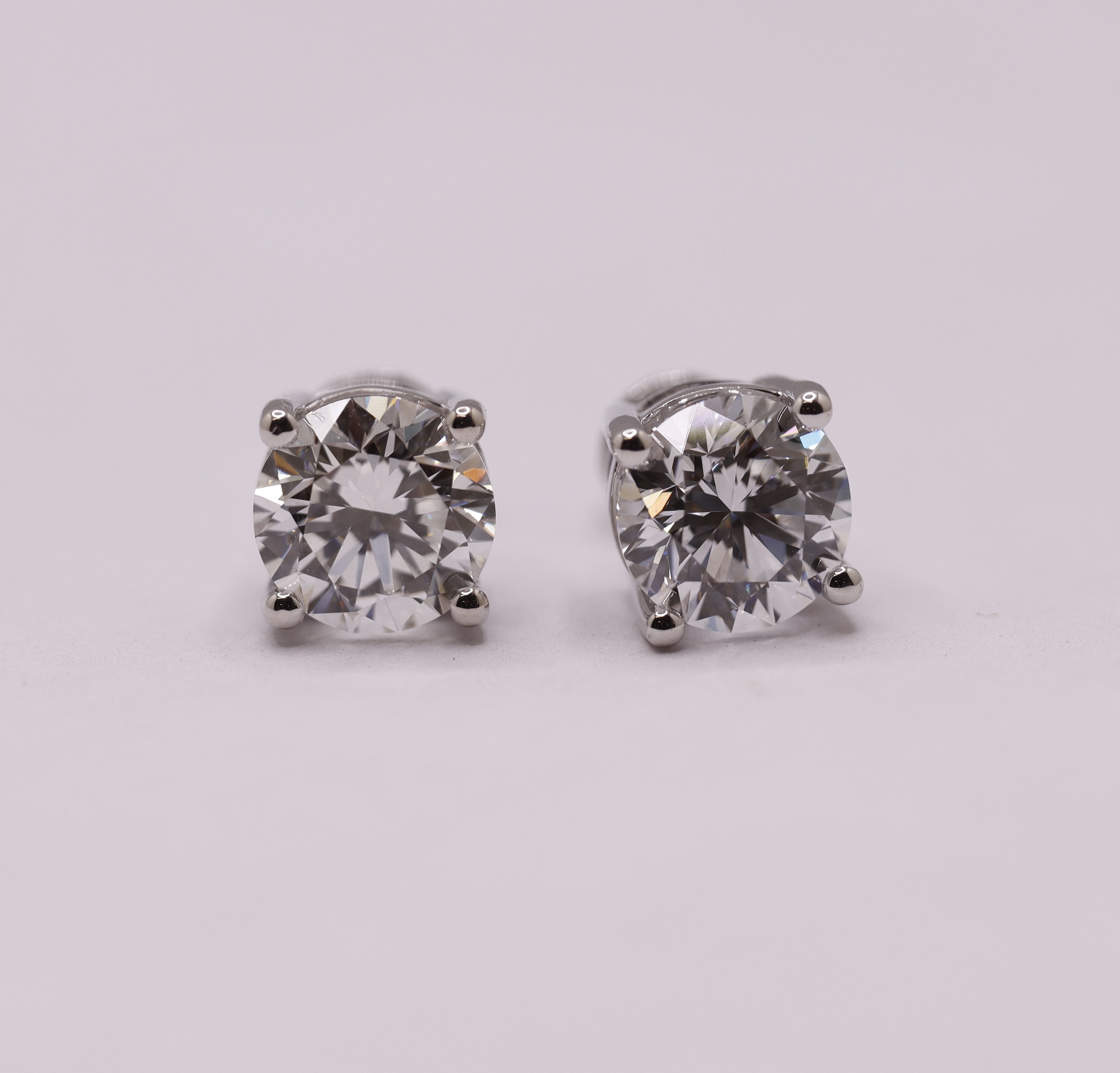 ** ON SALE ** Round Brilliant Cut 3.02 Carat Diamond 18kt White Gold Earrings - E Colour VS1 Clarity - Image 11 of 11