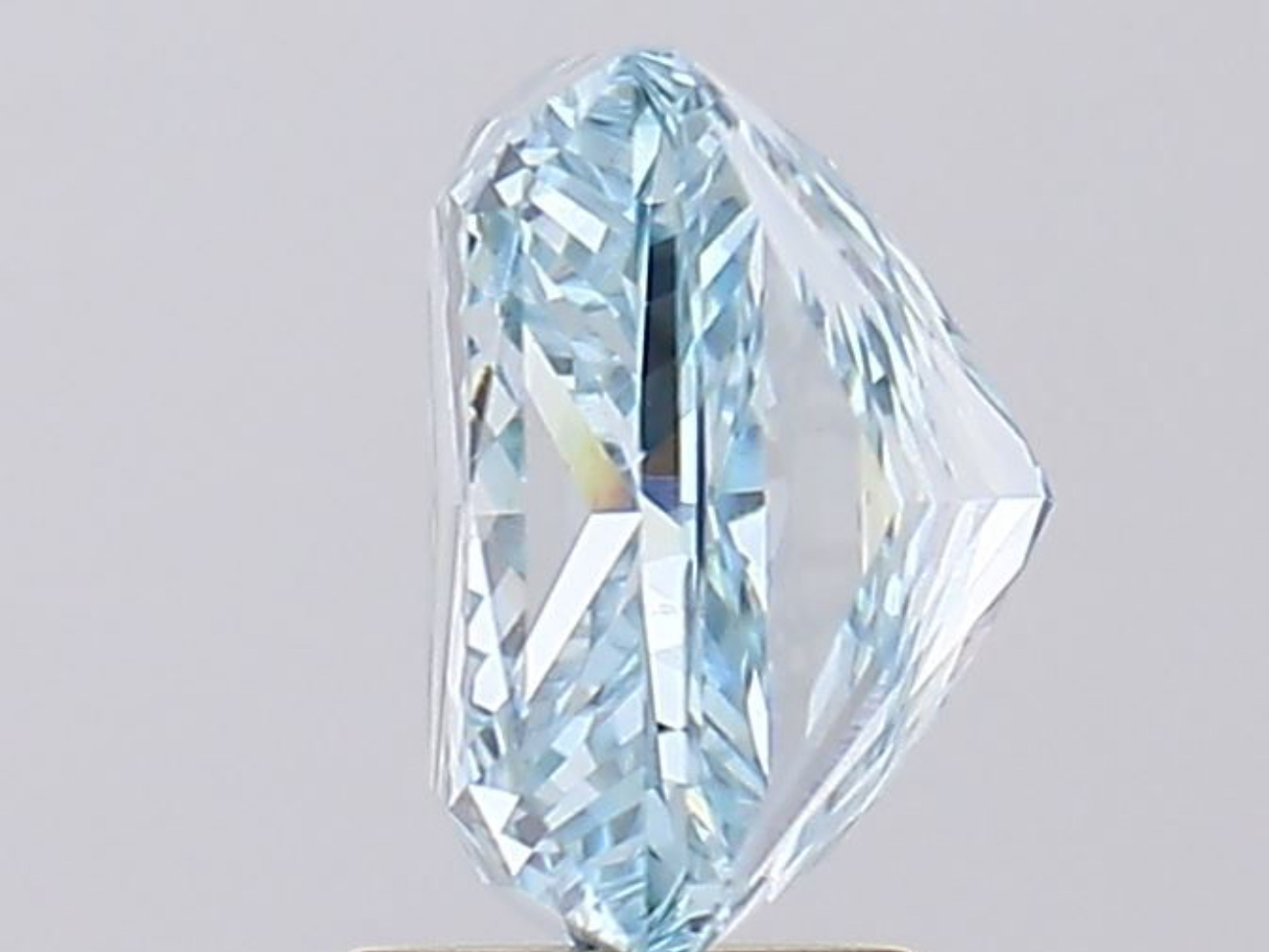 ** ON SALE ** Princess Cut Diamond 5.01 Carat Fancy Intense Blue VS1 Clarity EX EX - IGI - Image 2 of 8