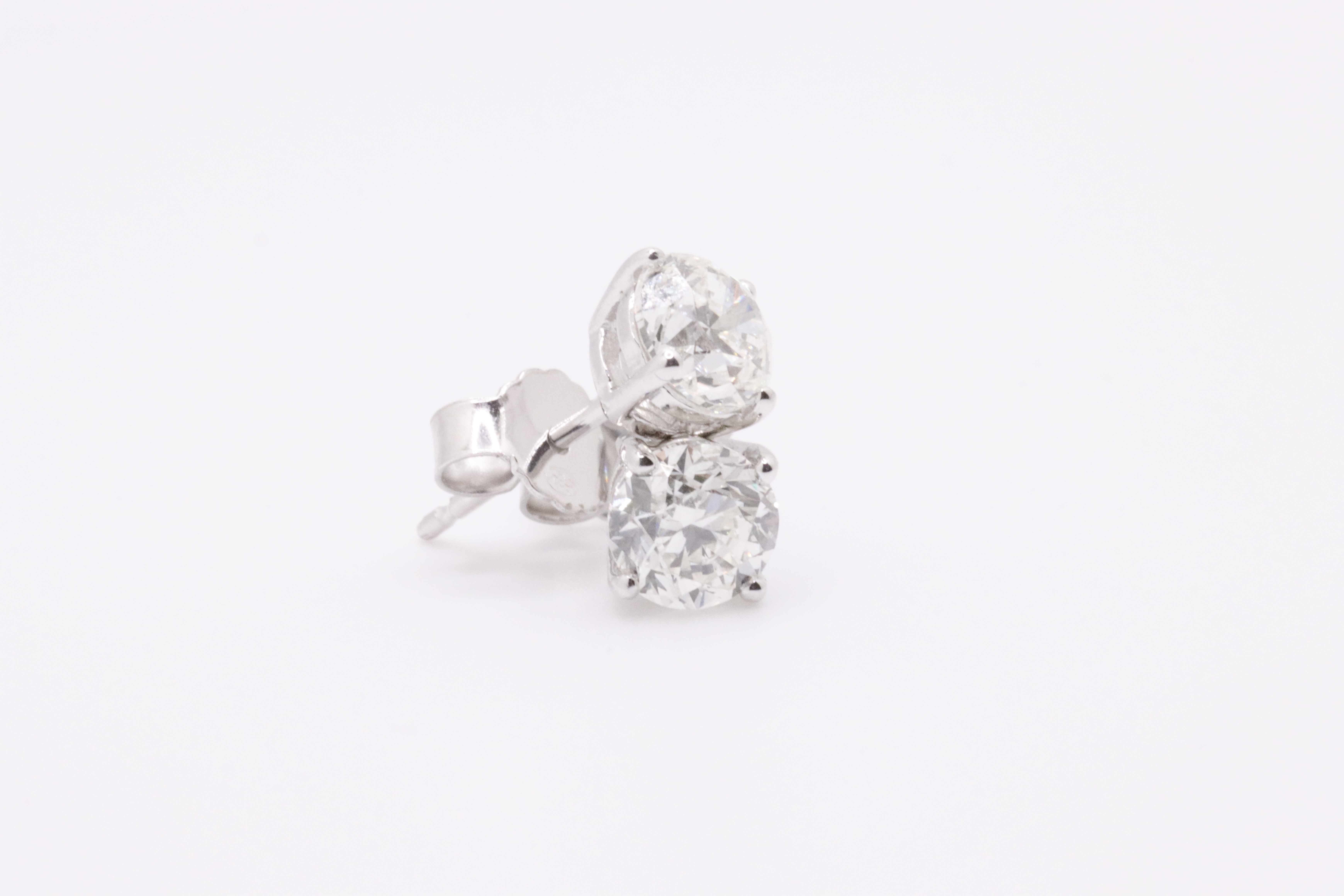 Round Brilliant Cut 2.00 Carat Natural Diamond Earrings 18kt White Gold - H Colour VVS2 Clarity- IGI - Image 8 of 16