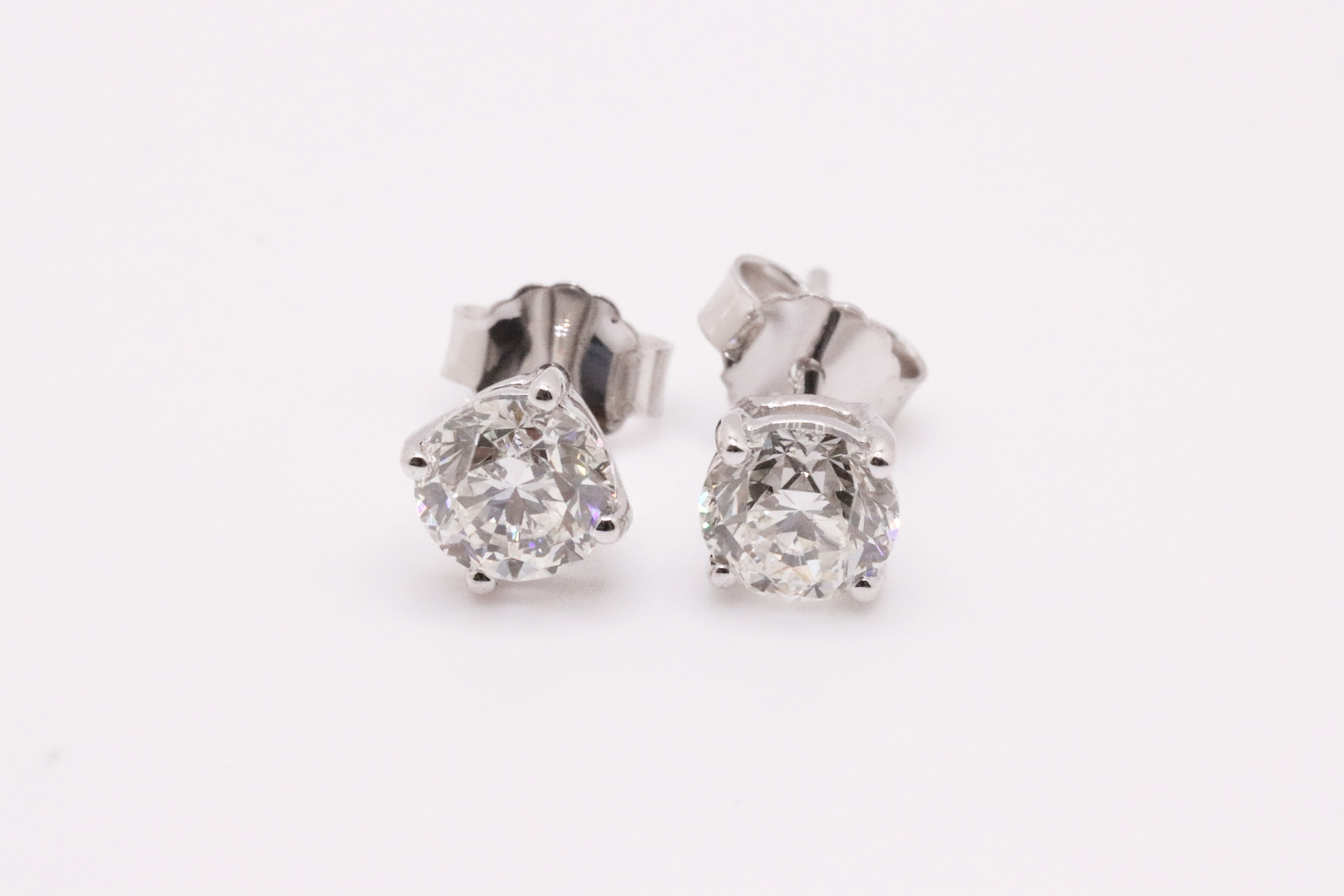Round Brilliant Cut Natural Diamond 2.00 Carat H Colour VS2 Clarity White Gold Earrings - IGI - Image 5 of 10