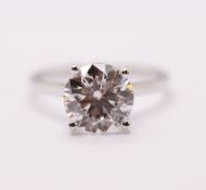 Round Brilliant Cut 2.50 Carat Diamond 18kt White Gold Ring - F Colour VS2 Clarity IGI Certified