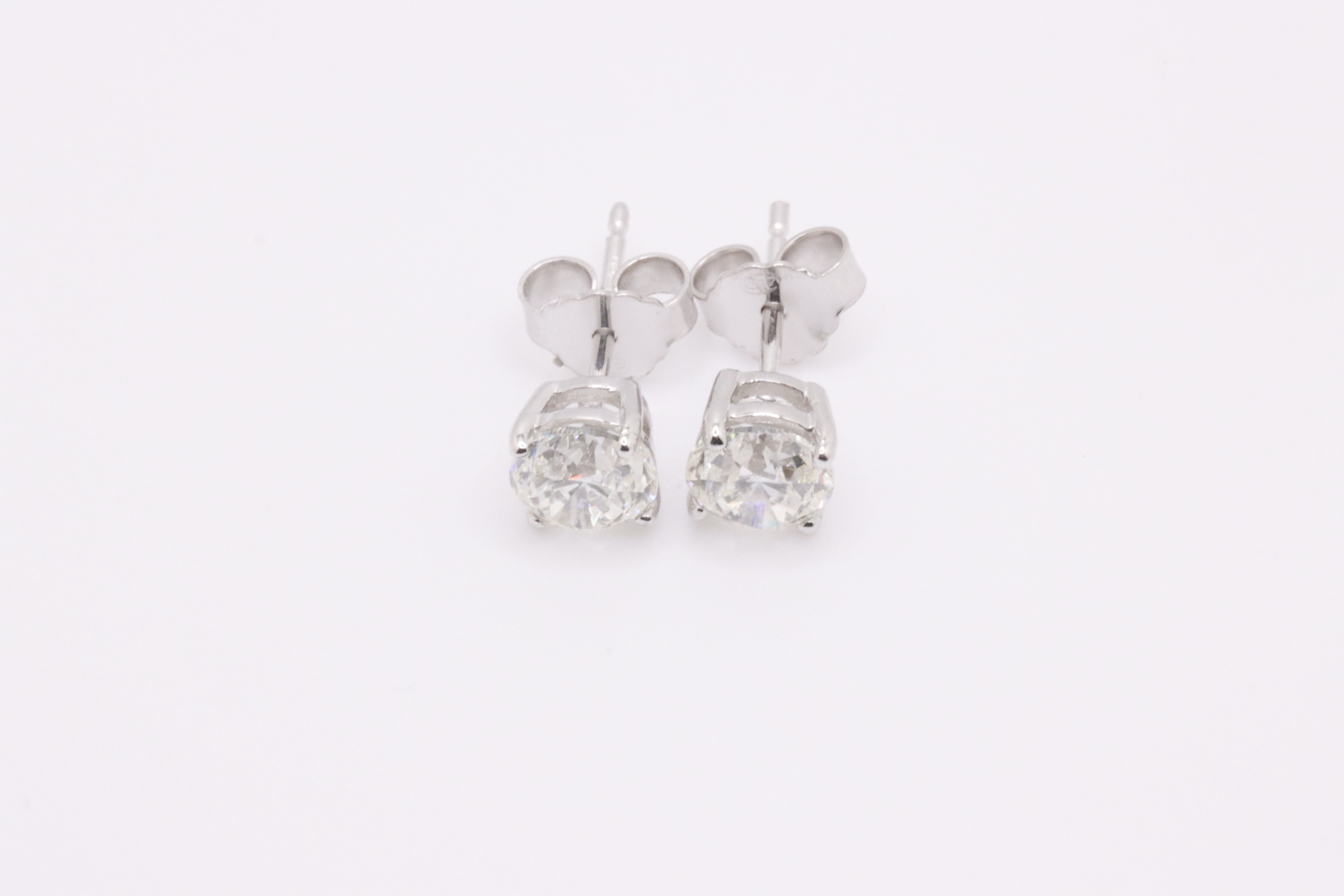 Round Brilliant Cut 2.00 Carat Natural Diamond Earrings 18kt White Gold - H Colour VVS2 Clarity- IGI - Image 4 of 16