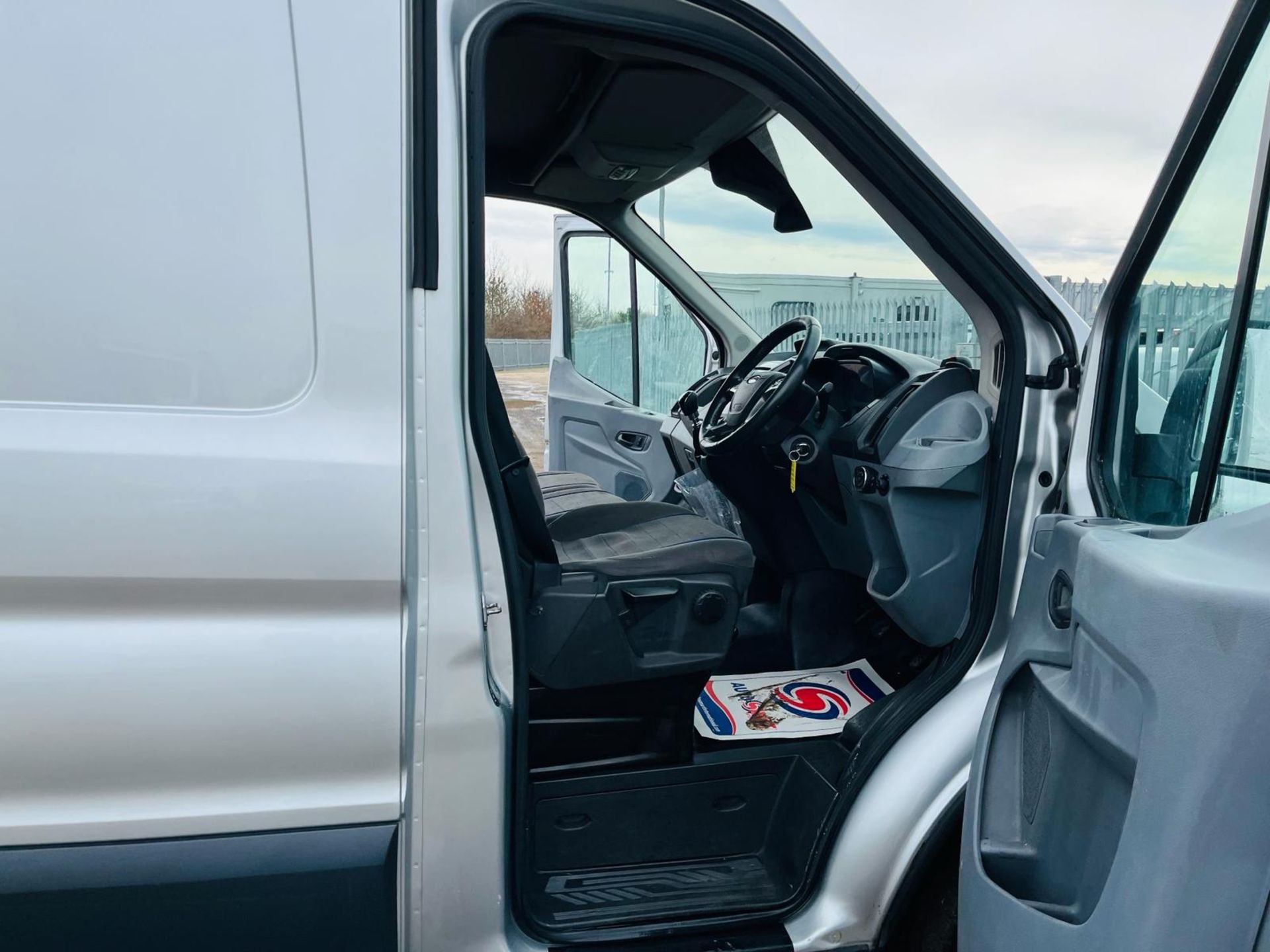 Ford Transit Trend 350 TDCI 125 2.2 L3 H3 2014 '64 Reg' - Parking sensors - Air Conditioning - Image 15 of 27