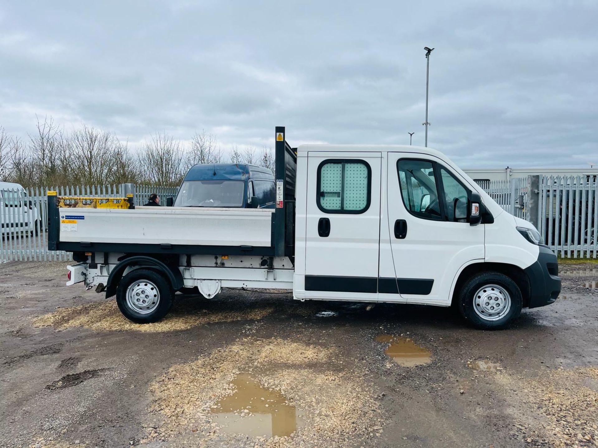 ** ON SALE ** Peugeot Boxer 335 2.2 Hdi 130 L3 CrewCab Tipper 2015 '15 Reg' ONLY 56,897 mile - Image 14 of 31