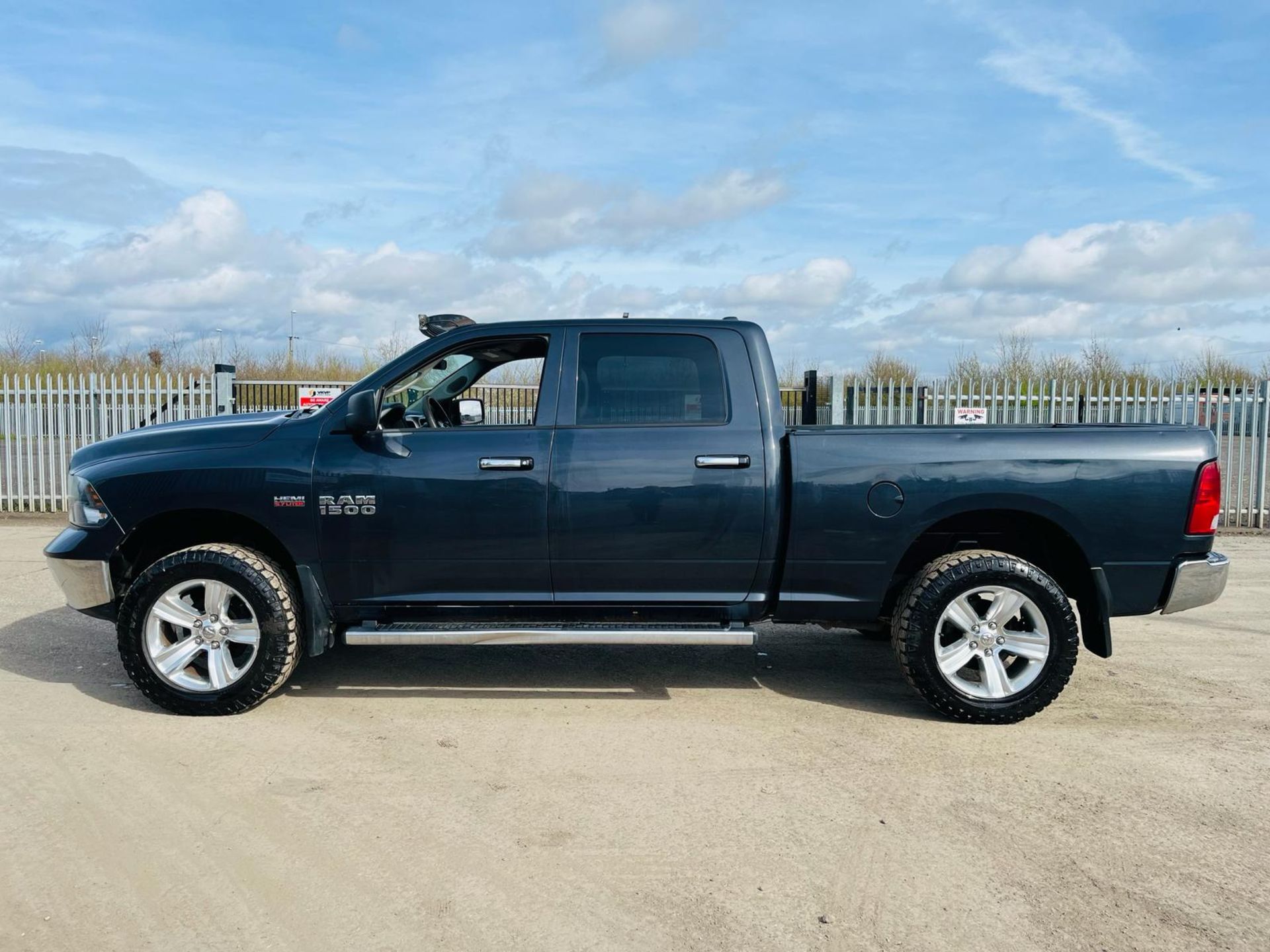 Dodge Ram 5.7 Hemi 1500 SLT 4WD Crew Cab ' 2018 Year' A/C - Fresh Import - ULEZ Compliant - Image 4 of 32