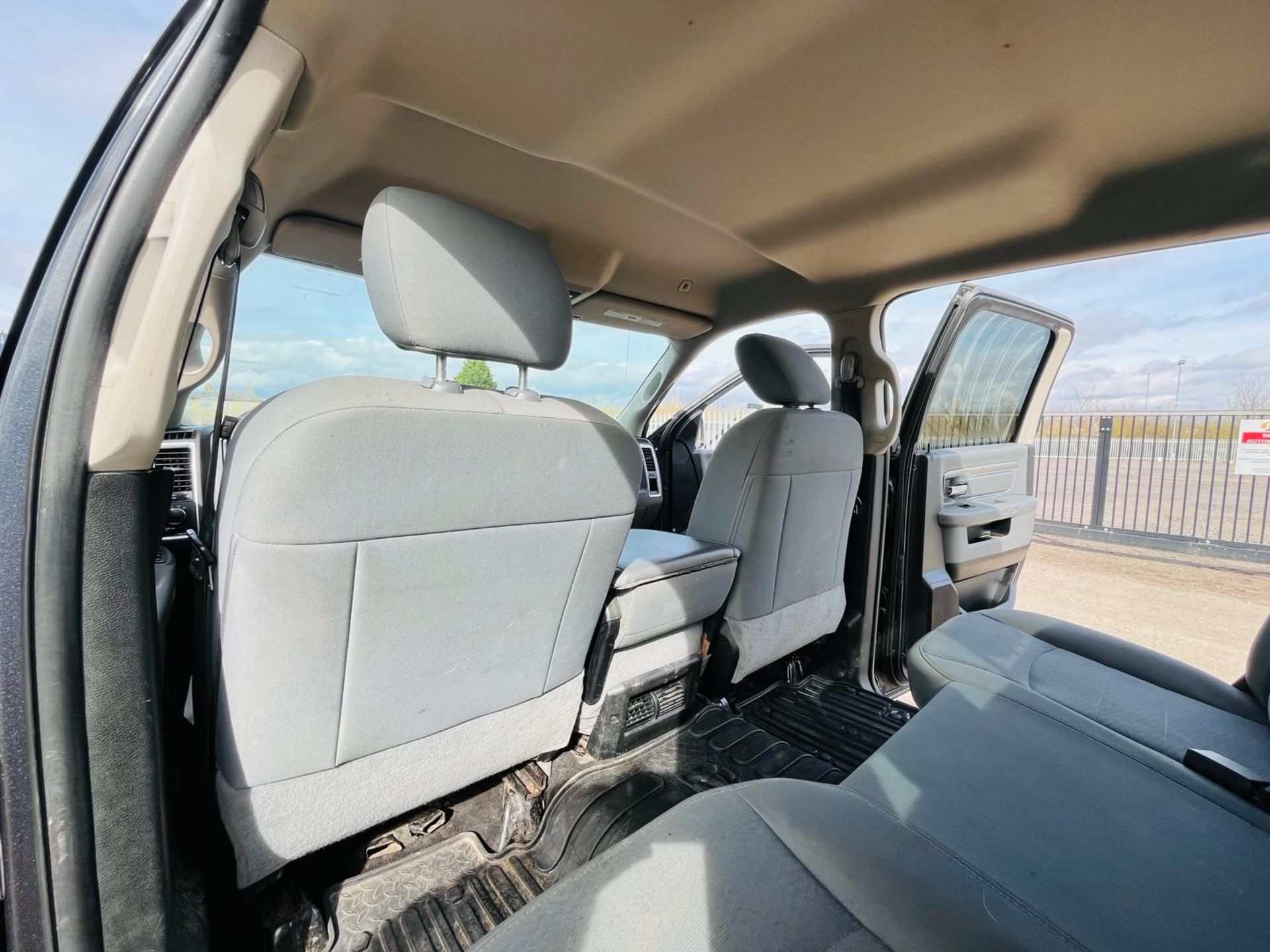 Dodge Ram 5.7 Hemi 1500 SLT 4WD Crew Cab ' 2018 Year' A/C - Fresh Import - ULEZ Compliant - Image 29 of 32