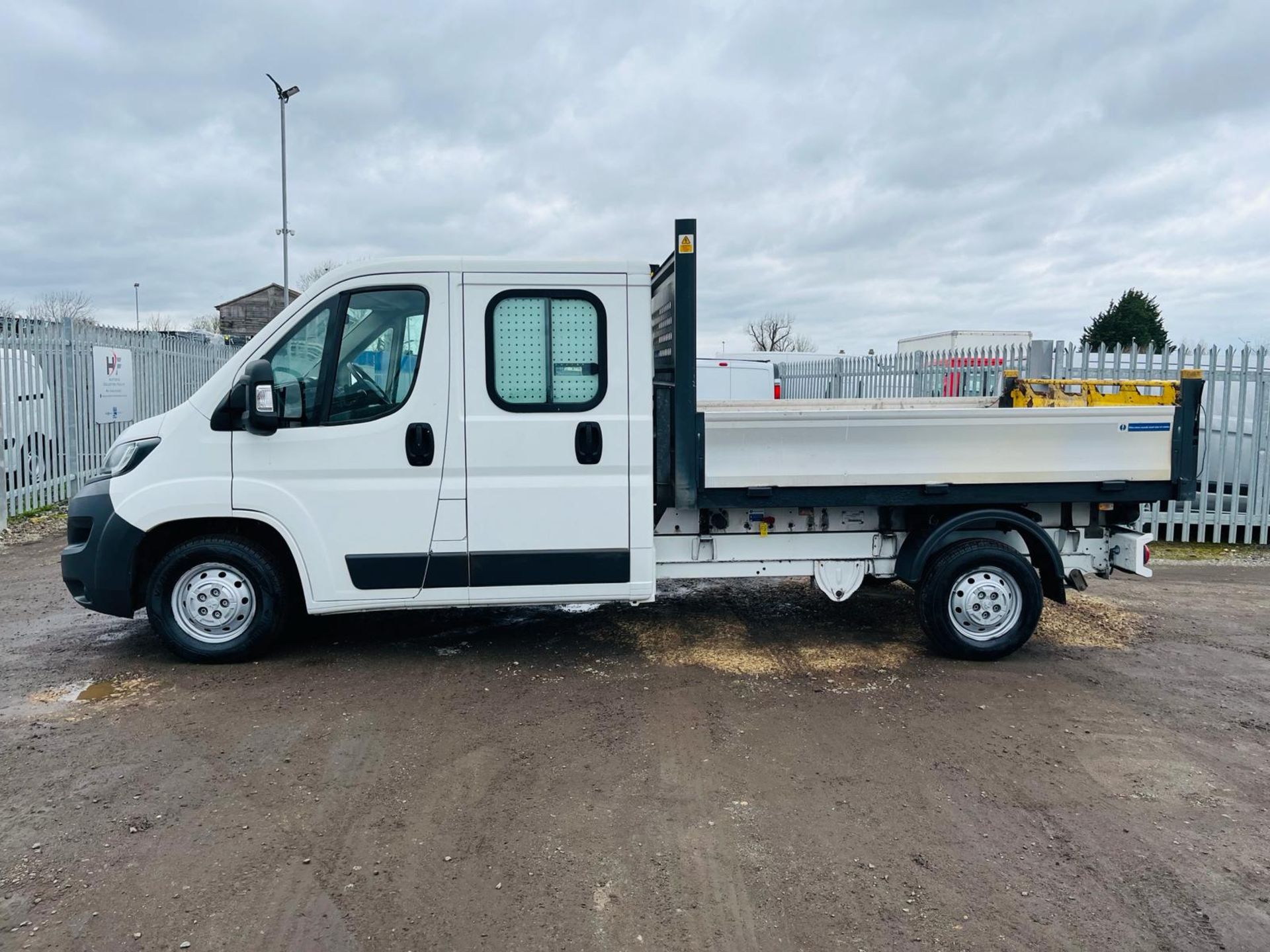 ** ON SALE ** Peugeot Boxer 335 2.2 Hdi 130 L3 CrewCab Tipper 2015 '15 Reg' ONLY 56,897 mile - Image 4 of 31