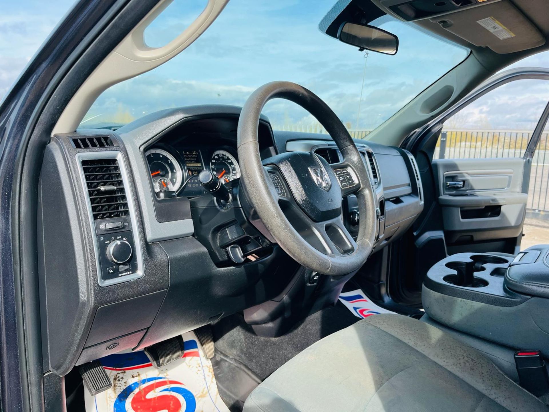 Dodge Ram 5.7 Hemi 1500 SLT 4WD Crew Cab ' 2018 Year' A/C - Fresh Import - ULEZ Compliant - Image 13 of 32