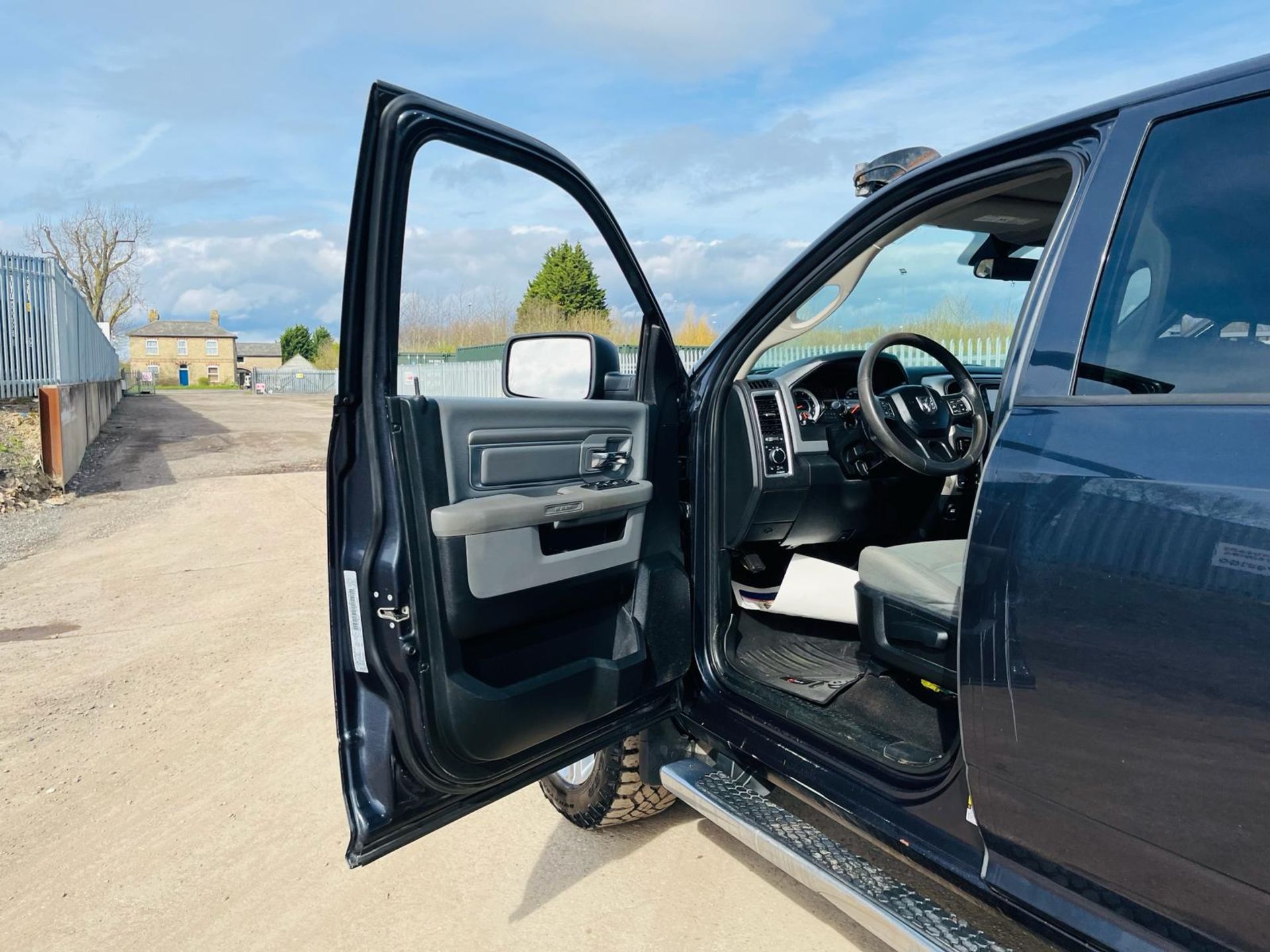 Dodge Ram 5.7 Hemi 1500 SLT 4WD Crew Cab ' 2018 Year' A/C - Fresh Import - ULEZ Compliant - Image 10 of 32