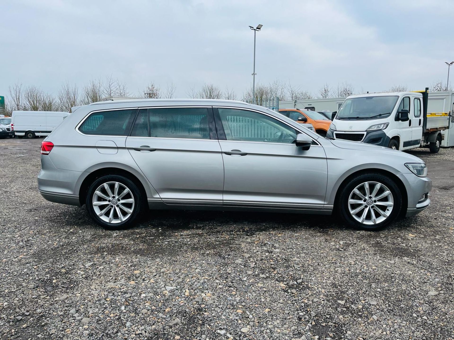 ** ON SALE ** Volkswagen Passat Estate SE Business DSG TDI 120 1.6 2016 '65 Reg' -Navigation -A/C - Image 10 of 32