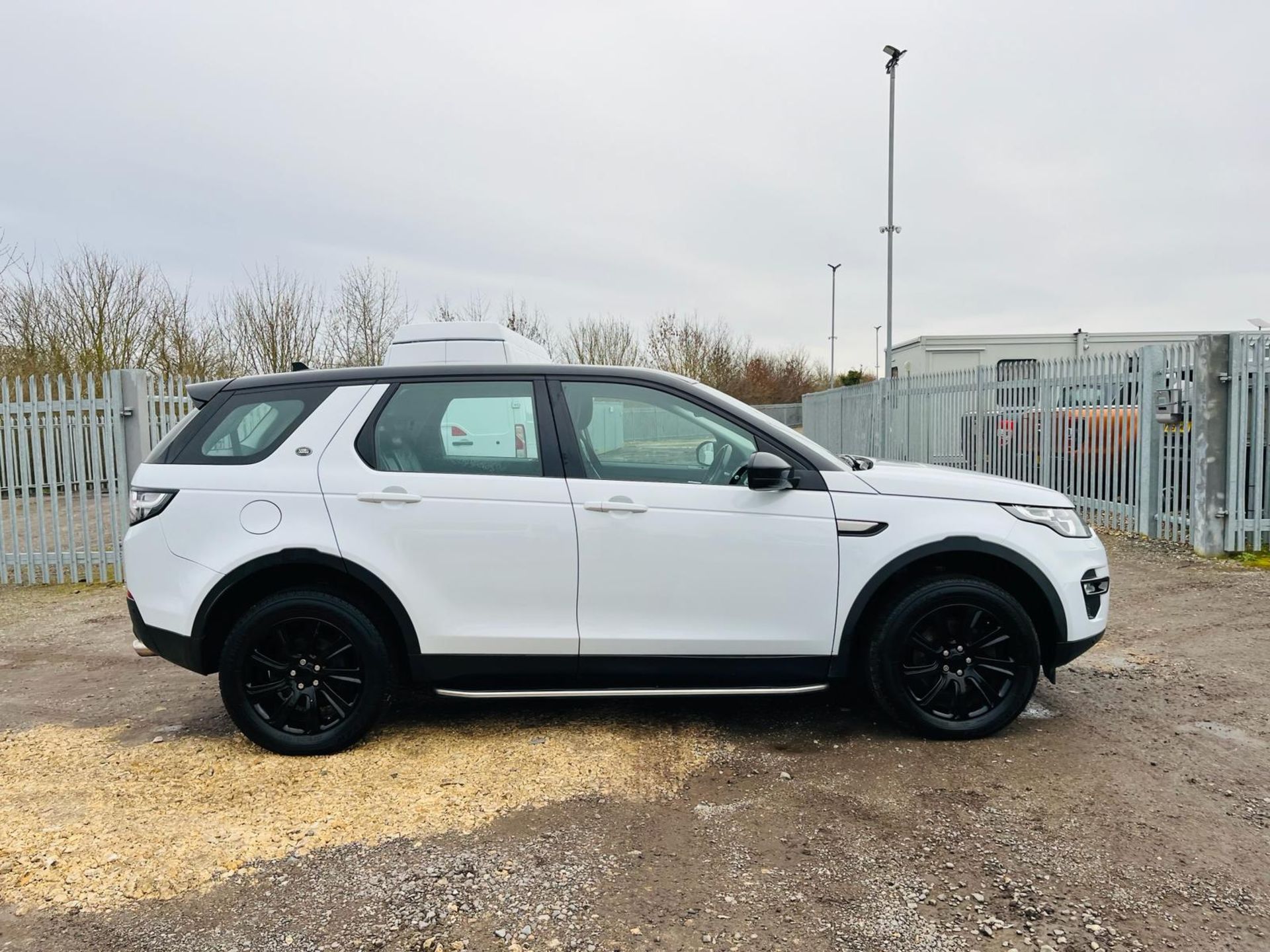 ** ON SALE ** Land Rover Discovery Sport 2.0 SE TD4 180 Automatic -2016'16 Reg' -ULEZ Compliant - Image 12 of 35