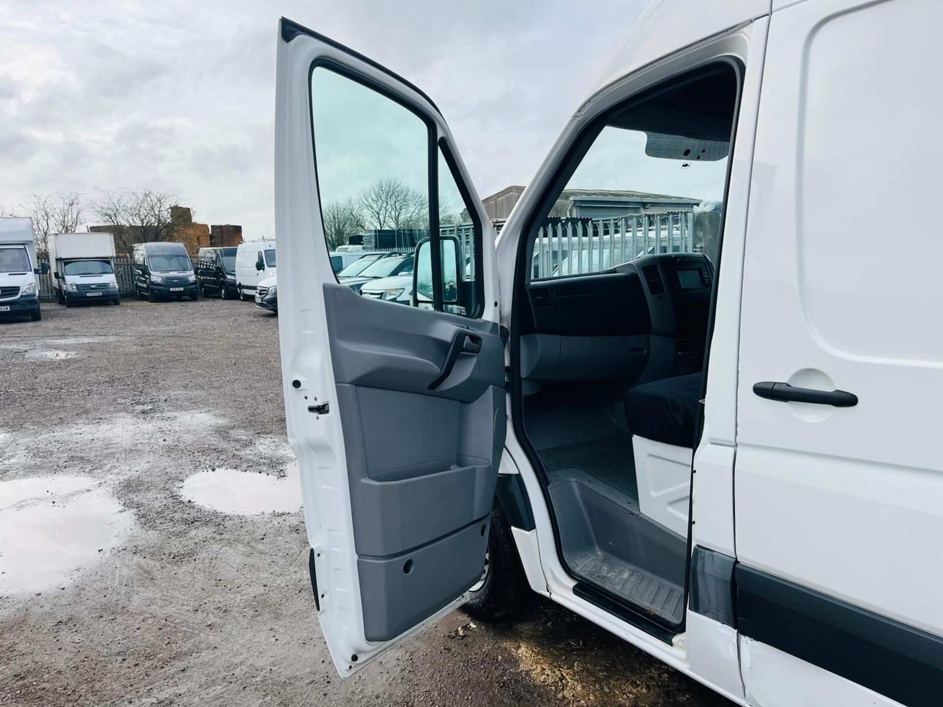 ** ON SALE ** Volkswagen Crafter 35 2.0 TDI 163 L2 H3 2015 '15 Reg' Fridge / Freezer unit - Image 23 of 25