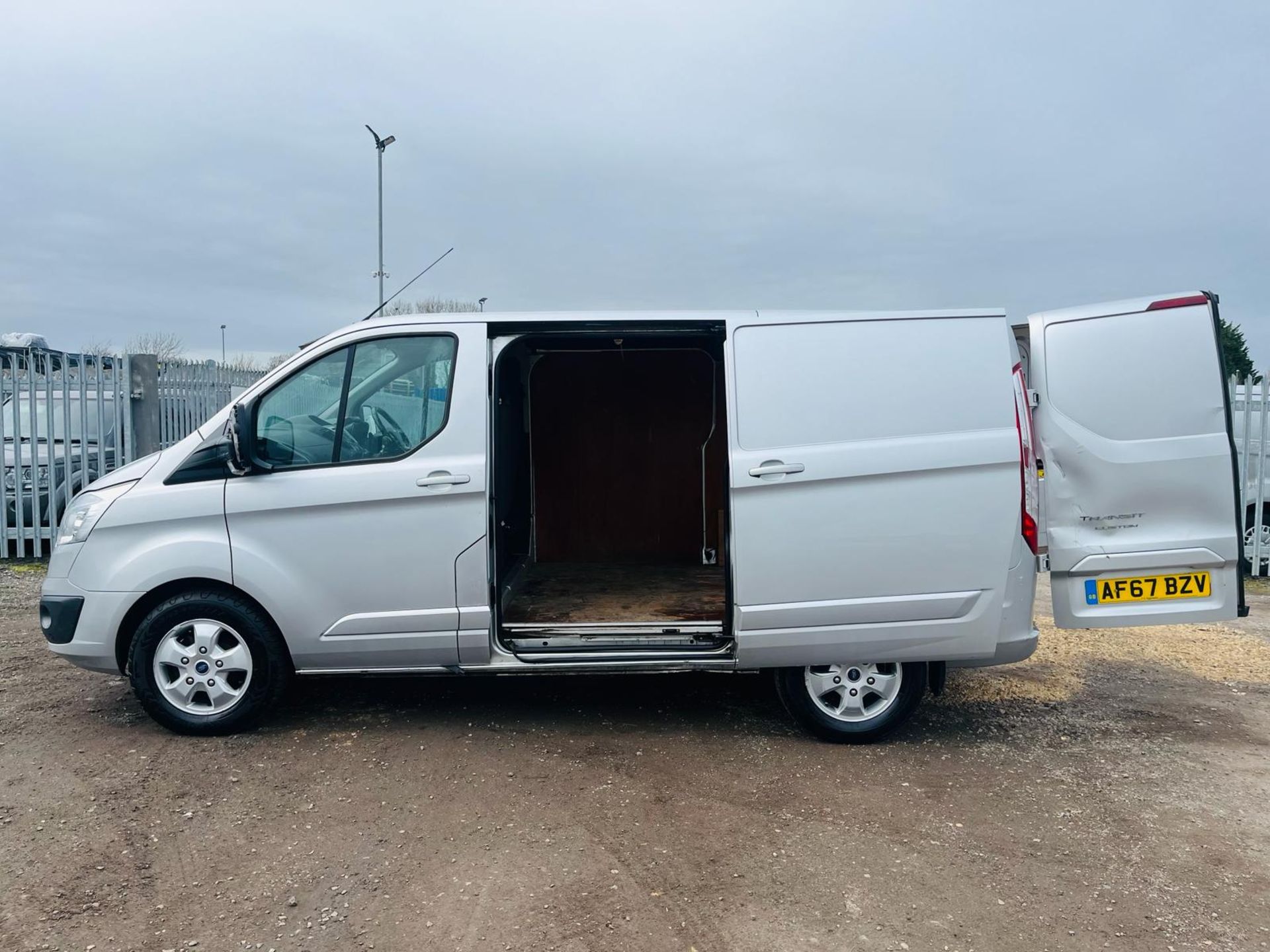 ** ON SALE ** Ford Transit Custom 130 2.0 Tdci Limited L1H1 PanelVan 2017'67 Reg'-1 Previous Owner - Image 5 of 27