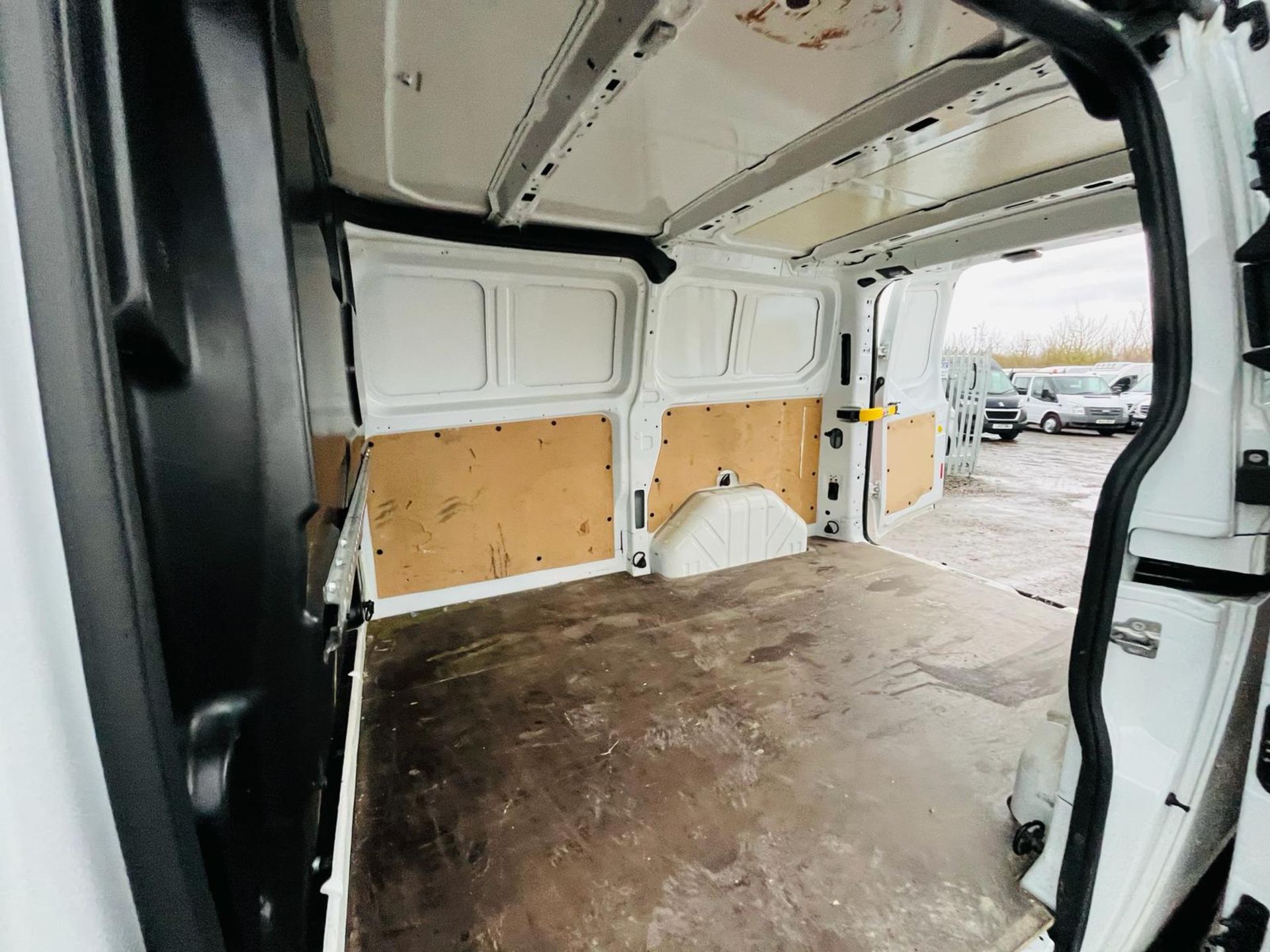** ON SALE ** Ford Transit Custom 300 2.0 Tdci Ecoblue 130 L1 H1 Panel Van 2018 '68 Reg' - Image 7 of 27