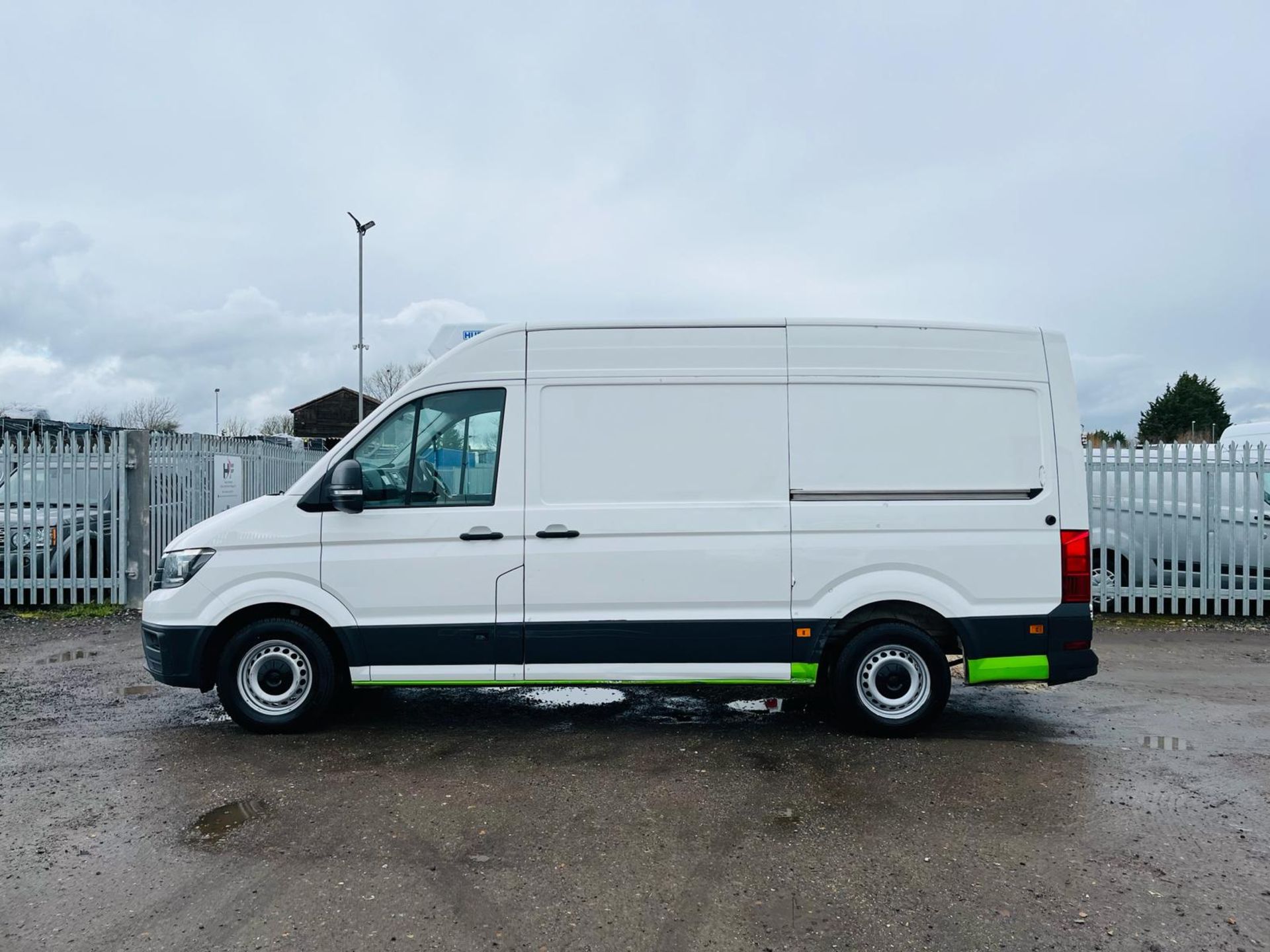 ** ON SALE ** Volkswagen Crafter Cr35 Startline 140 2.0 Tdi L2H3 Fridge/Freezer 2017 '67 Reg' - Image 4 of 28