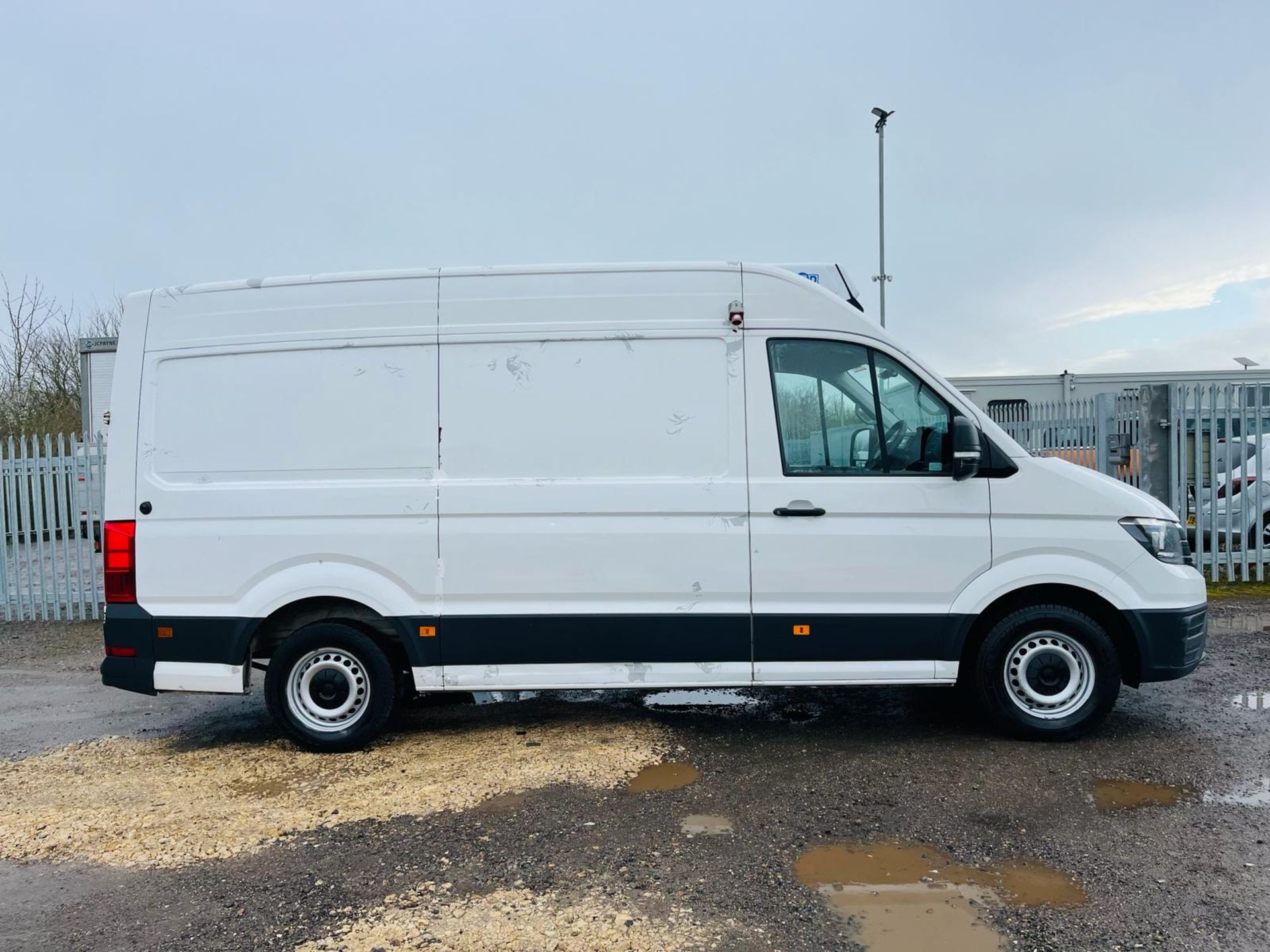 ** ON SALE ** Volkswagen Crafter Cr35 Startline 140 2.0 Tdi L2H3 Fridge/Freezer 2017 '67 Reg' - Image 13 of 28