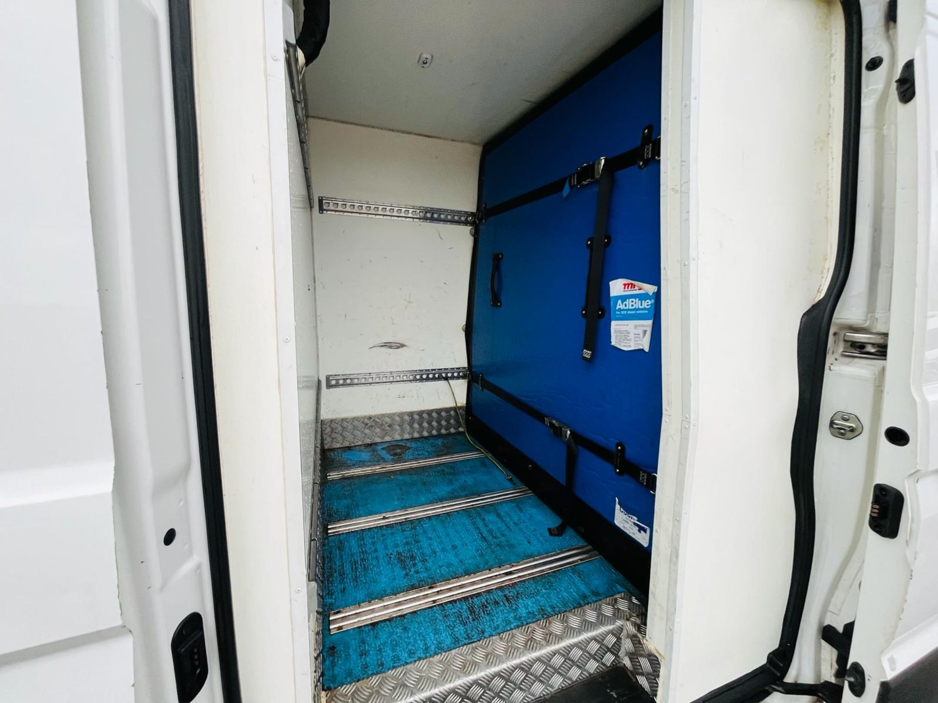 Volkswagen Crafter Cr35 Startline 140 2.0 Tdi L2H3 Fridge/Freezer 2017 '67 Reg' -ULEZ Complaint - Image 7 of 28