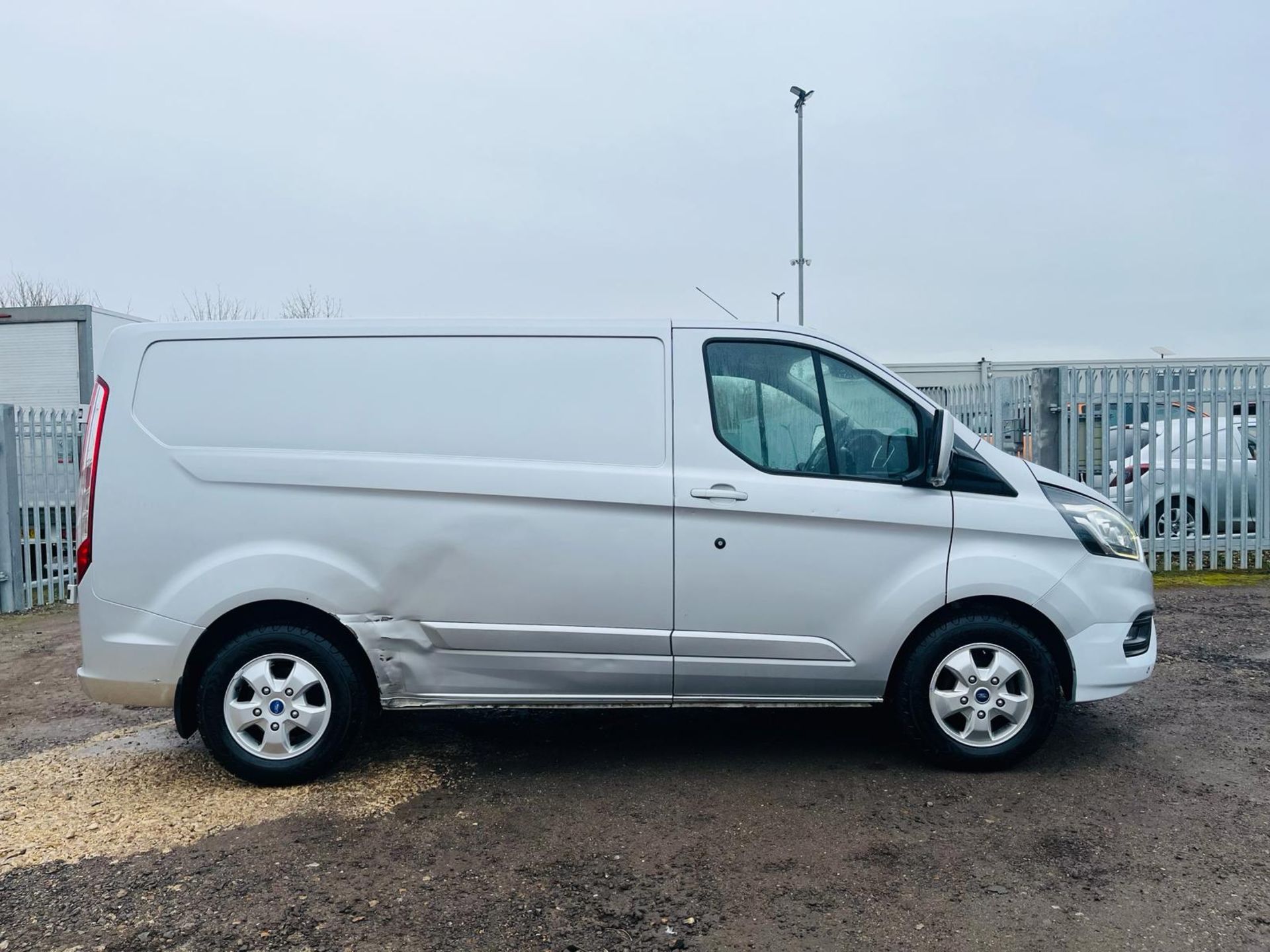 **ON SALE **Ford Transit Custom 300 Limited 2.0 Tdci 130 Ecoblue L2H1 2018 '68 Reg'- ULEZ Compliant - Image 13 of 27