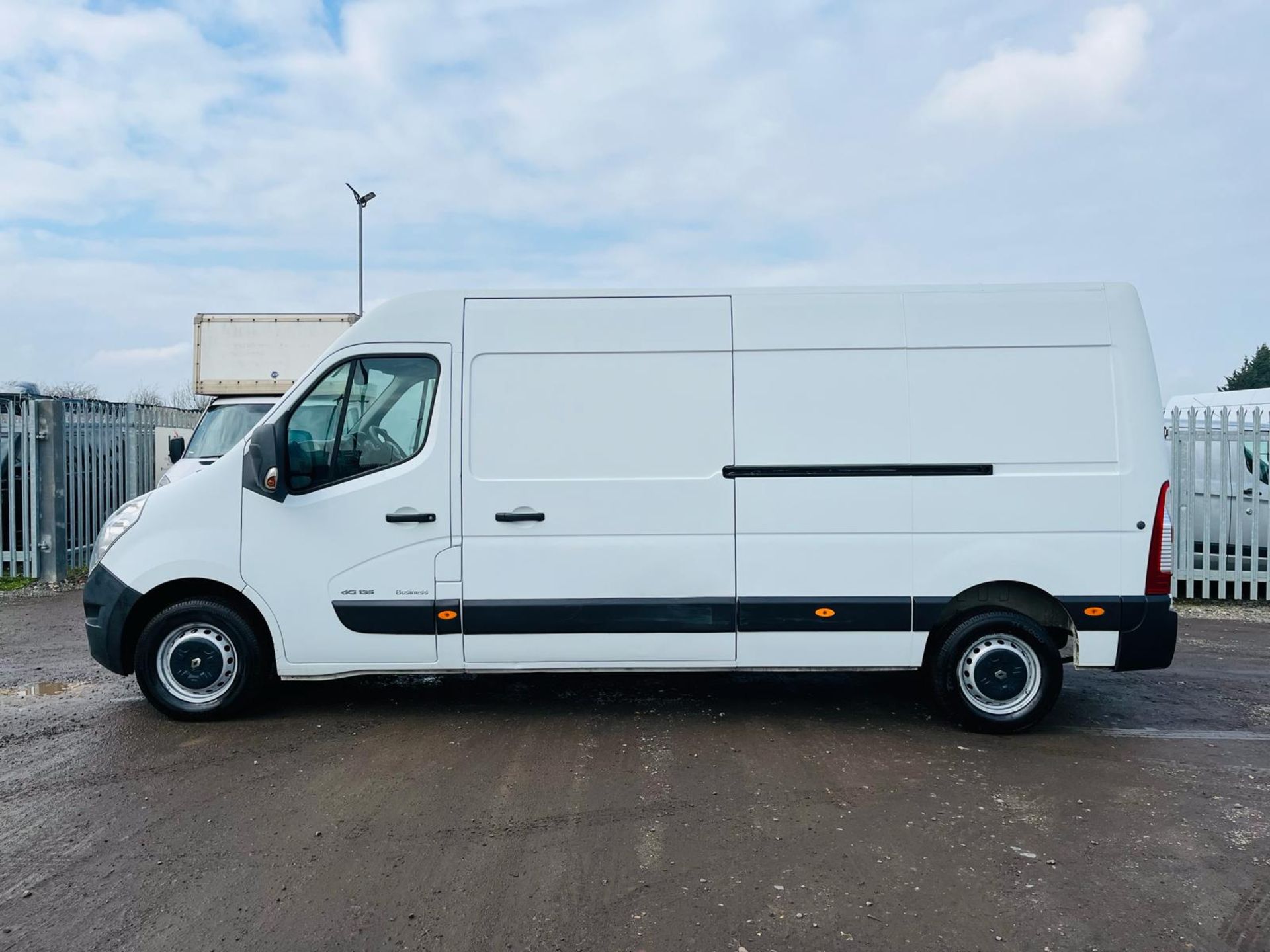 ** ON SALE ** Renault Master Business 35 2.3 Energy DCI 135 3.5T L3H2 2015 '65 Reg'-A/C - Image 4 of 27