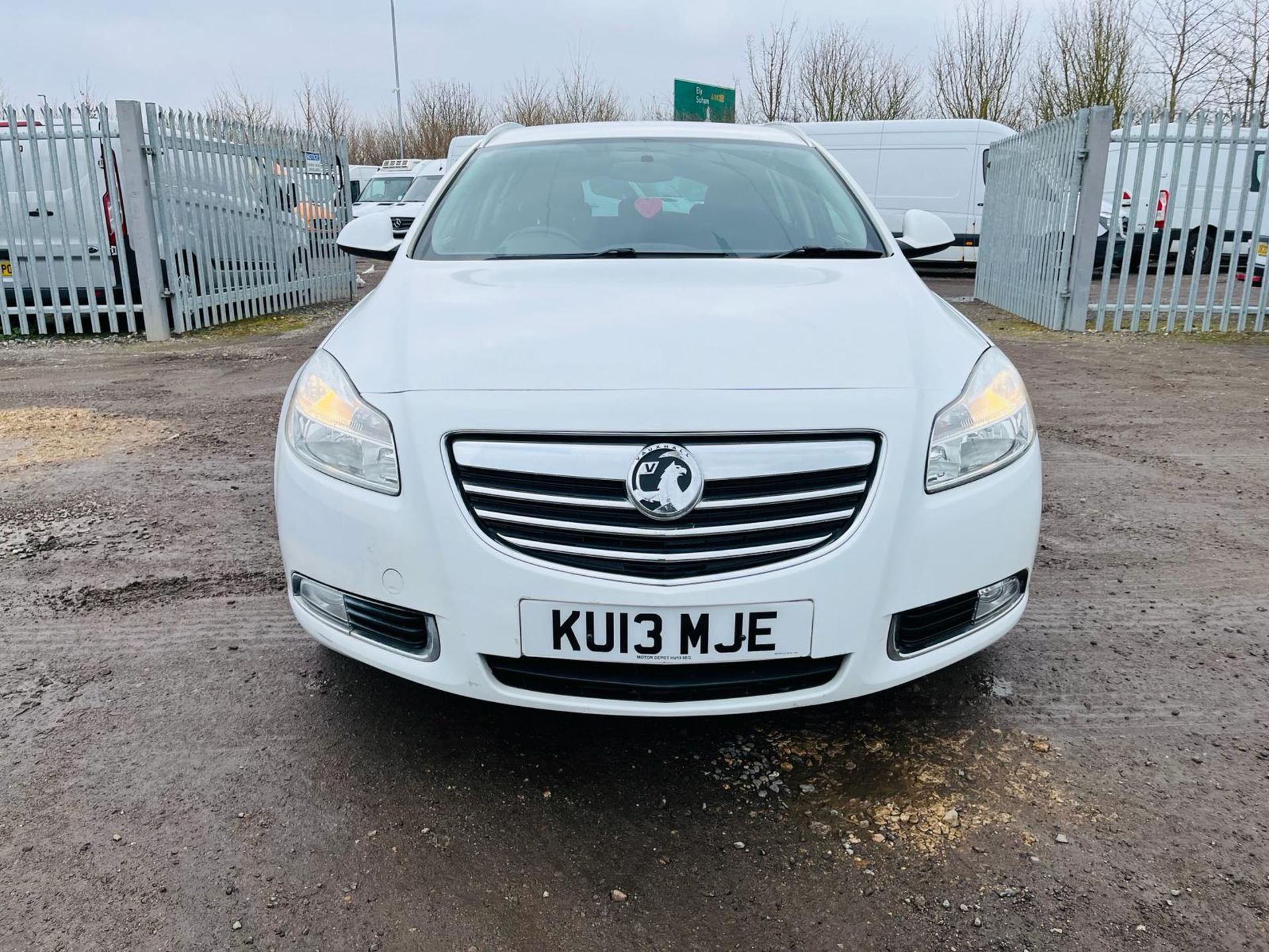 **ON SALE**Vauxhall Insignia Tourer 2.0 CDTI 160 Estate 2013 '13 Reg' -Sat/Nav -No Vat - Image 2 of 33