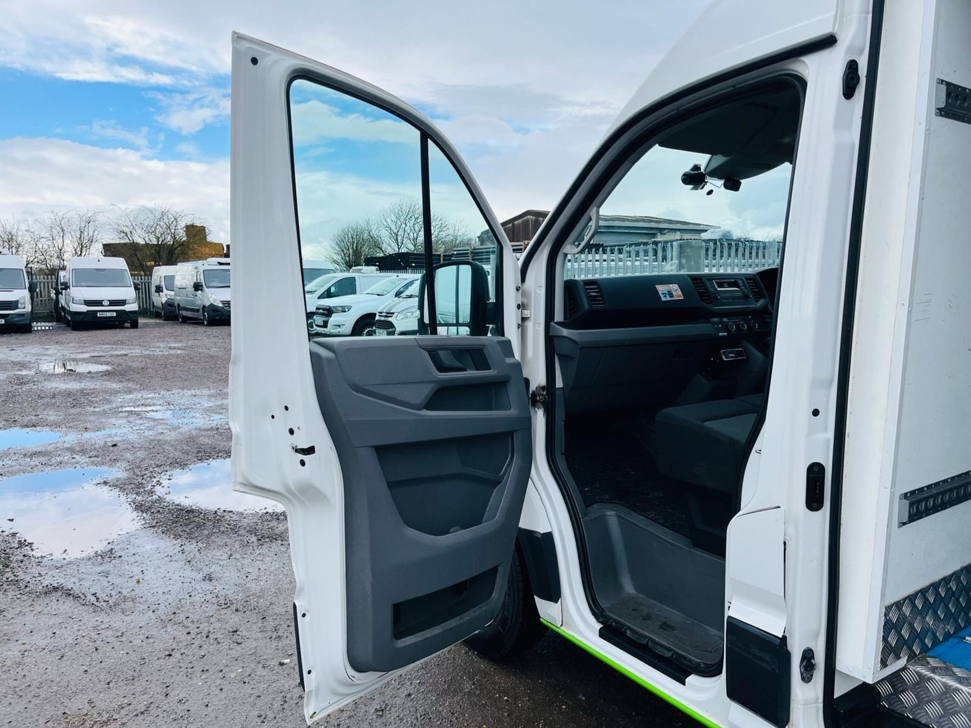 ** ON SALE ** Volkswagen Crafter Cr35 Startline 140 2.0 Tdi L2H3 Fridge/Freezer 2017 '67 Reg' - Image 26 of 28