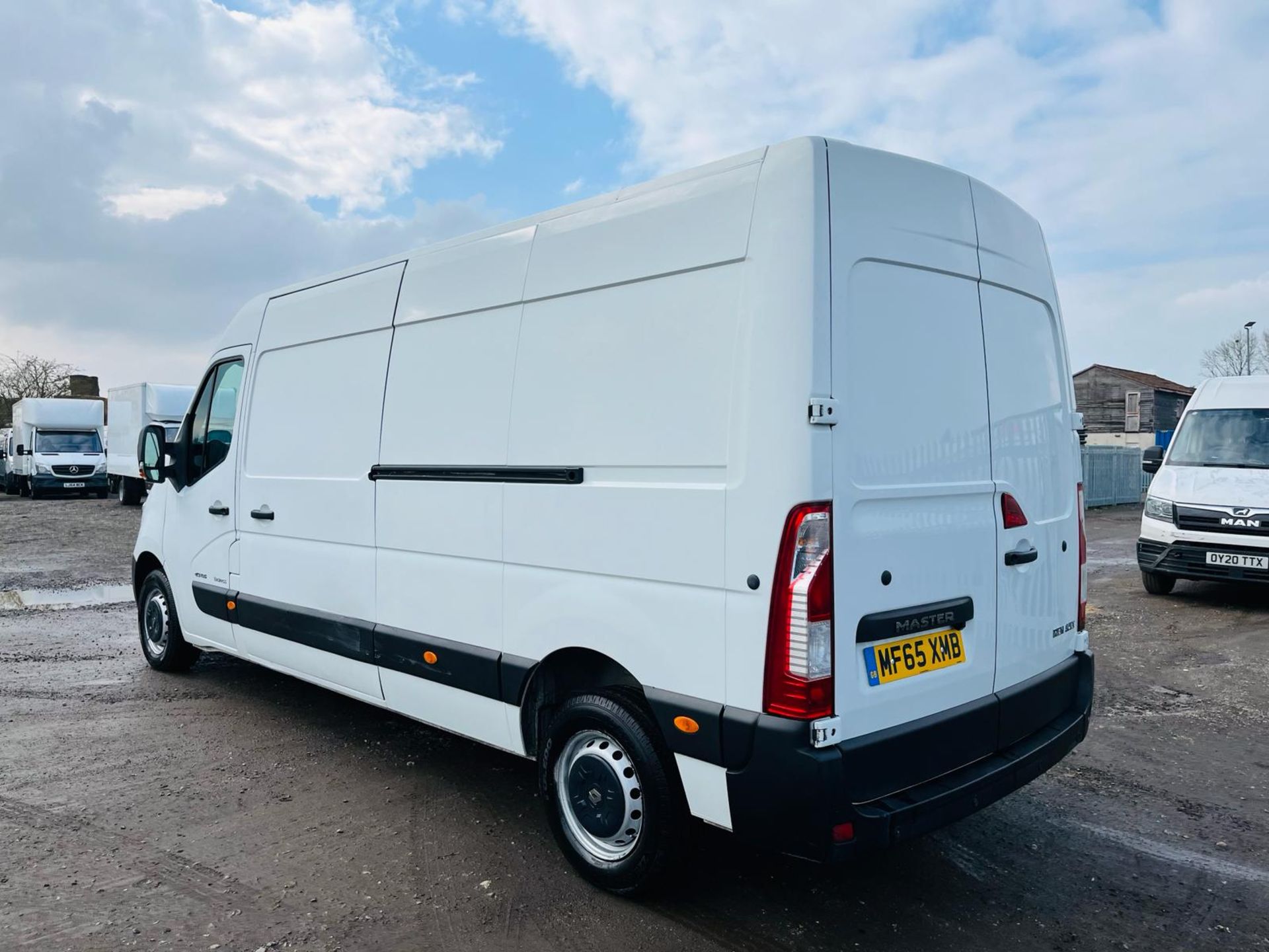 ** ON SALE ** Renault Master Business 35 2.3 Energy DCI 135 3.5T L3H2 2015 '65 Reg'-A/C - Image 8 of 27