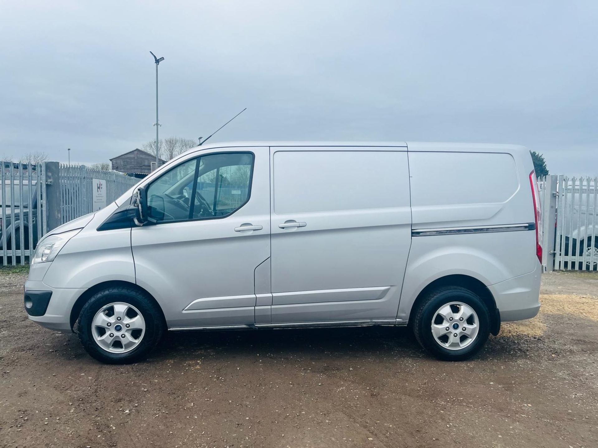 ** ON SALE ** Ford Transit Custom 130 2.0 Tdci Limited L1H1 PanelVan 2017'67 Reg'-1 Previous Owner - Image 4 of 27