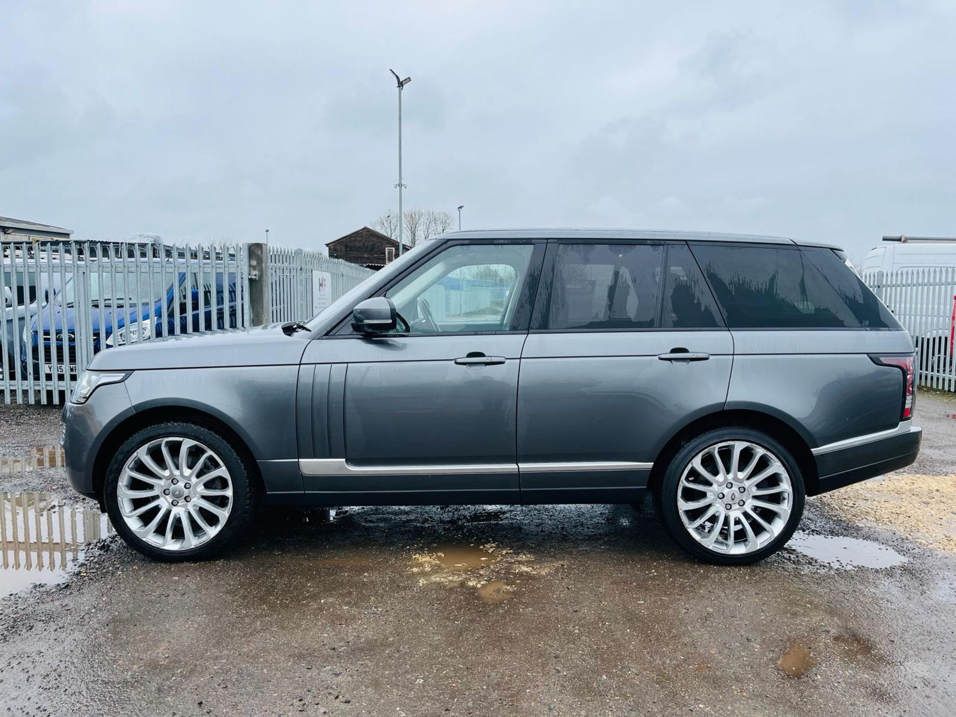 ** ON SALE ** Land Rover Range Rover Vogue 4.4 SDV8 2014 '64 Reg' 4WD - Sat Nav - A/C - No Vat - Image 4 of 36