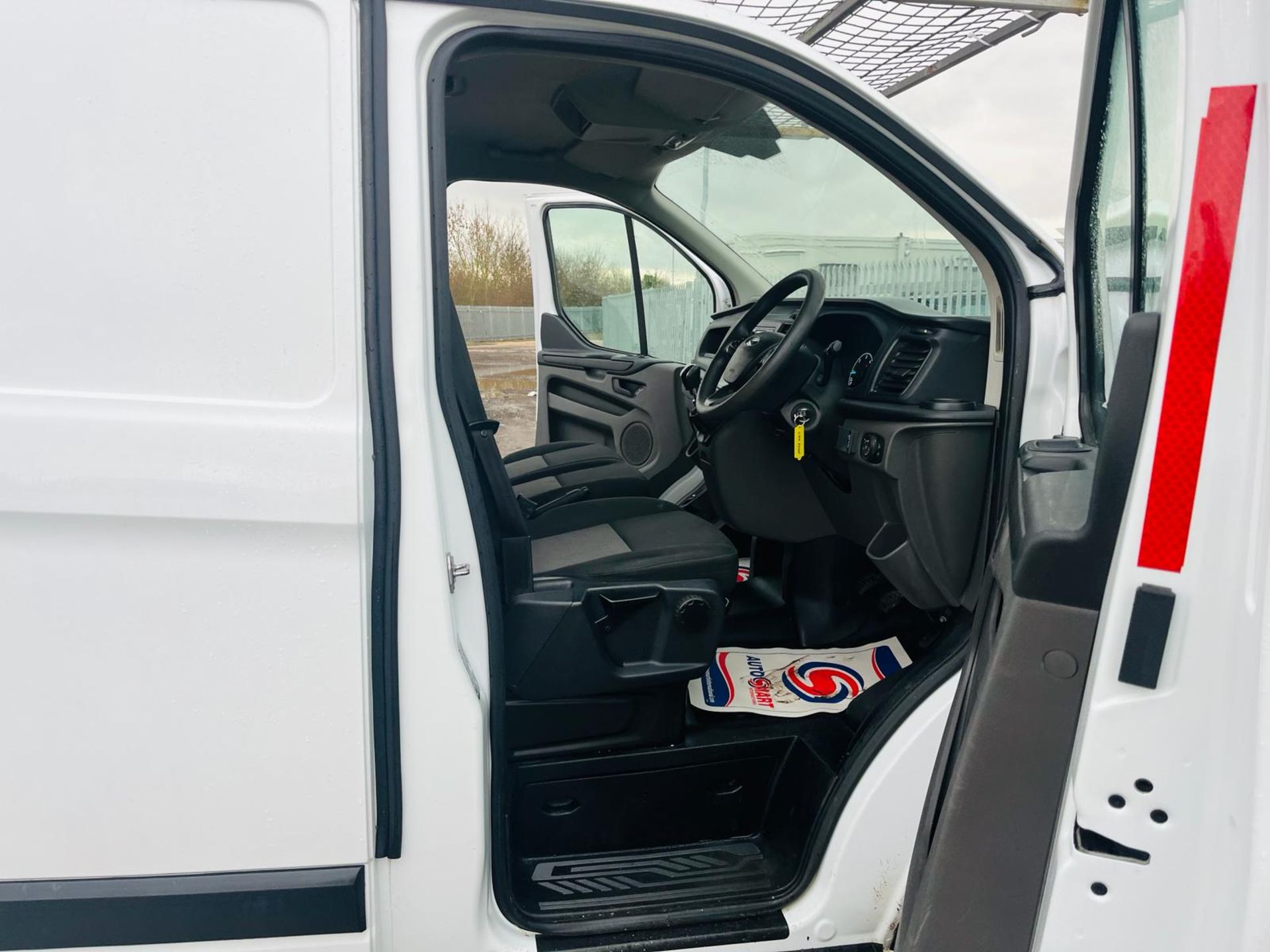 ** ON SALE ** Ford Transit Custom 300 2.0 Tdci Ecoblue 130 L1 H1 Panel Van 2018 '68 Reg' - Image 15 of 27