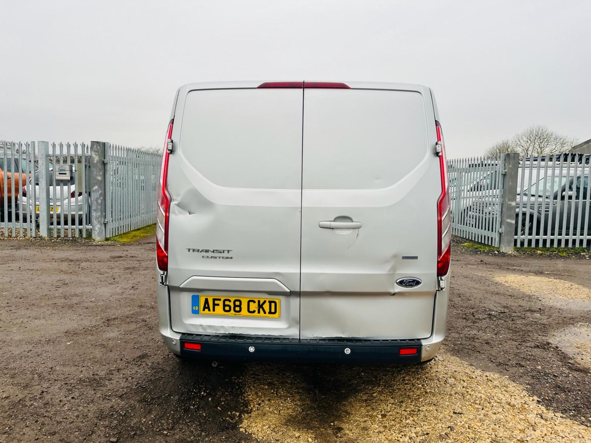 **ON SALE **Ford Transit Custom 300 Limited 2.0 Tdci 130 Ecoblue L2H1 2018 '68 Reg'- ULEZ Compliant - Image 9 of 27