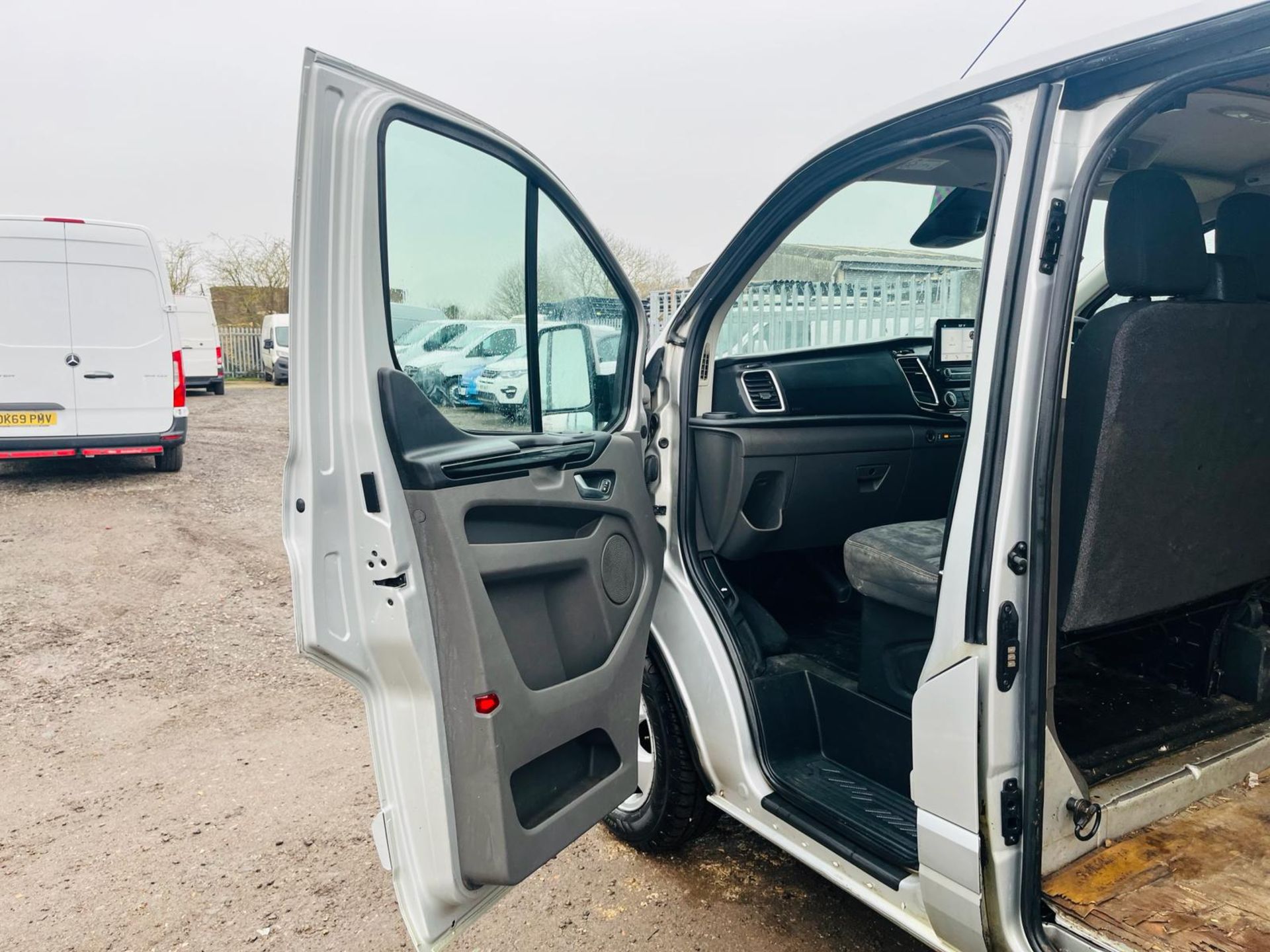 **ON SALE **Ford Transit Custom 300 Limited 2.0 Tdci 130 Ecoblue L2H1 2018 '68 Reg'- ULEZ Compliant - Image 25 of 27