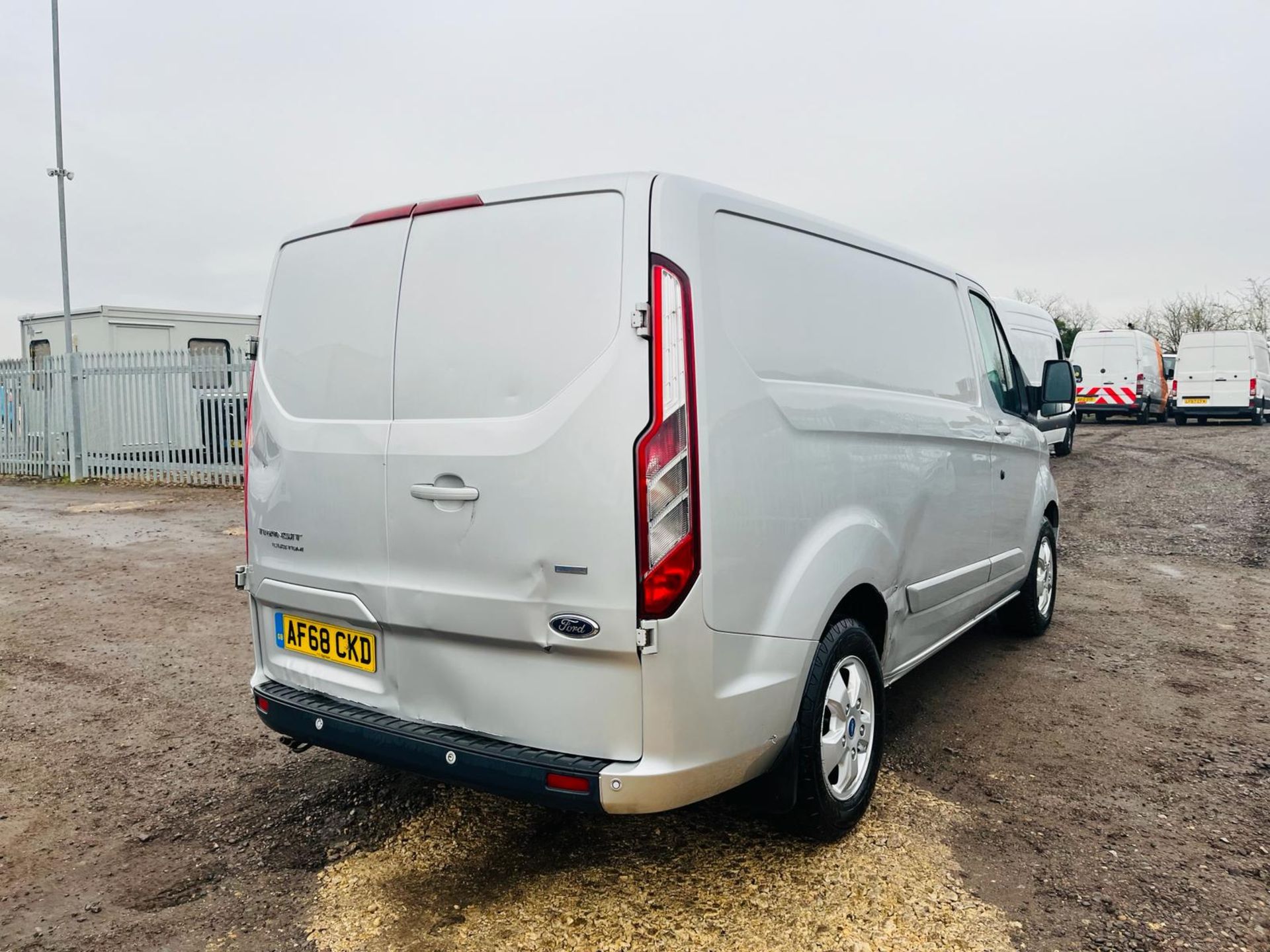 **ON SALE **Ford Transit Custom 300 Limited 2.0 Tdci 130 Ecoblue L2H1 2018 '68 Reg'- ULEZ Compliant - Image 12 of 27