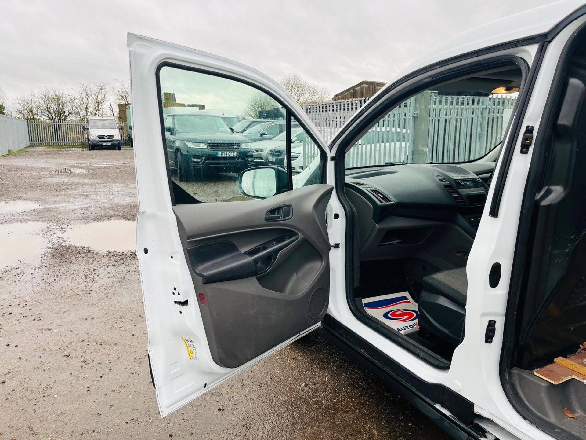 Ford Transit Connect 1.5 Ecoblue Leader 100 200 L1 H1 2020 '69 Reg' -ULEZ Compliant -1 Former Owner - Image 24 of 27