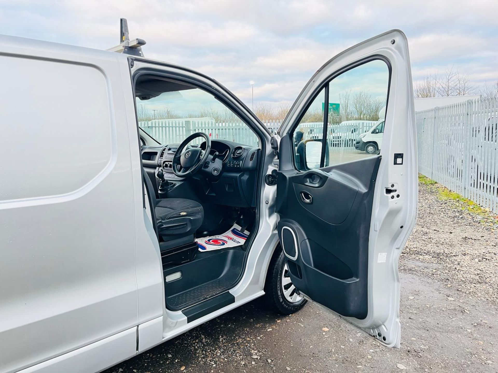 Vauxhall Vivaro 1.6 CDTI 120 Sportive L1 H1 2.7 2015 '64 Reg' - Panel Van - A/C - No Vat - Image 14 of 27