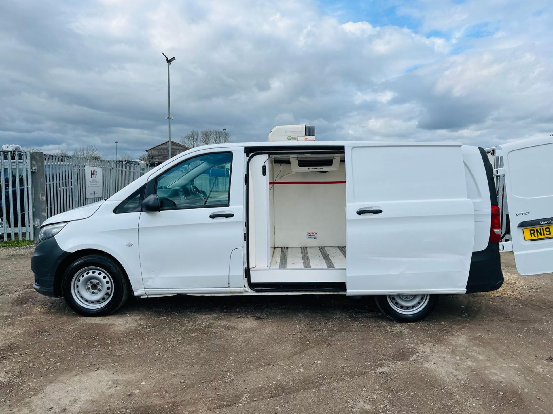 ** ON SALE ** Mercedes-Benz Vito 114 2.1 Cdi Bluetec 2.8T Fridge/Freezer L2 Panel Van 2019'19 Reg' - Image 5 of 28