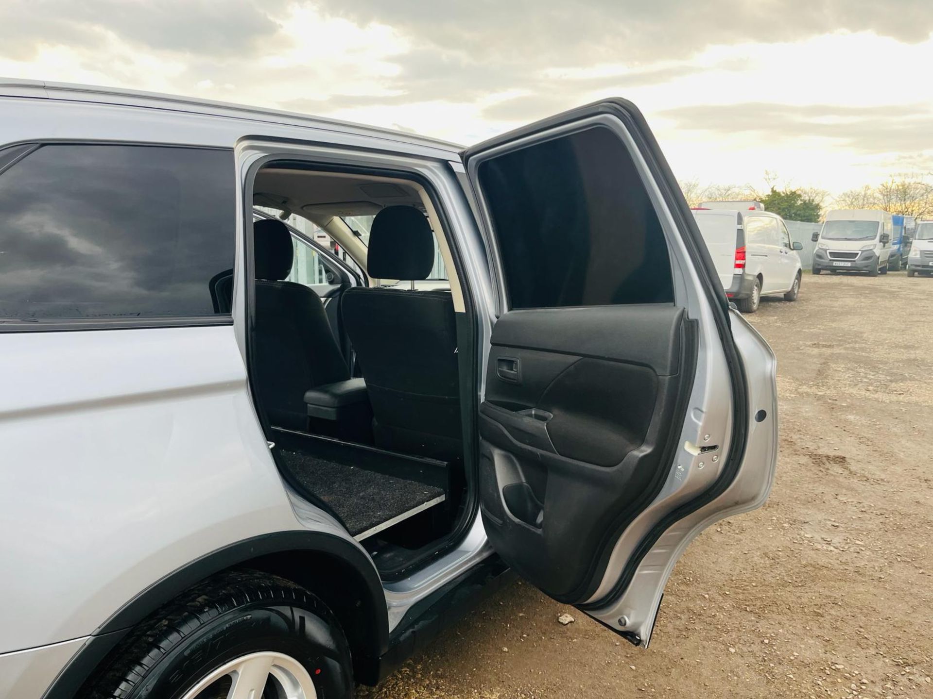 **ON SALE**Mitsubishi Outlander Commercial 2.3 Di-D 147 4WD Van 2017 '67 Reg'-Tow Bar- A/C - Image 29 of 31