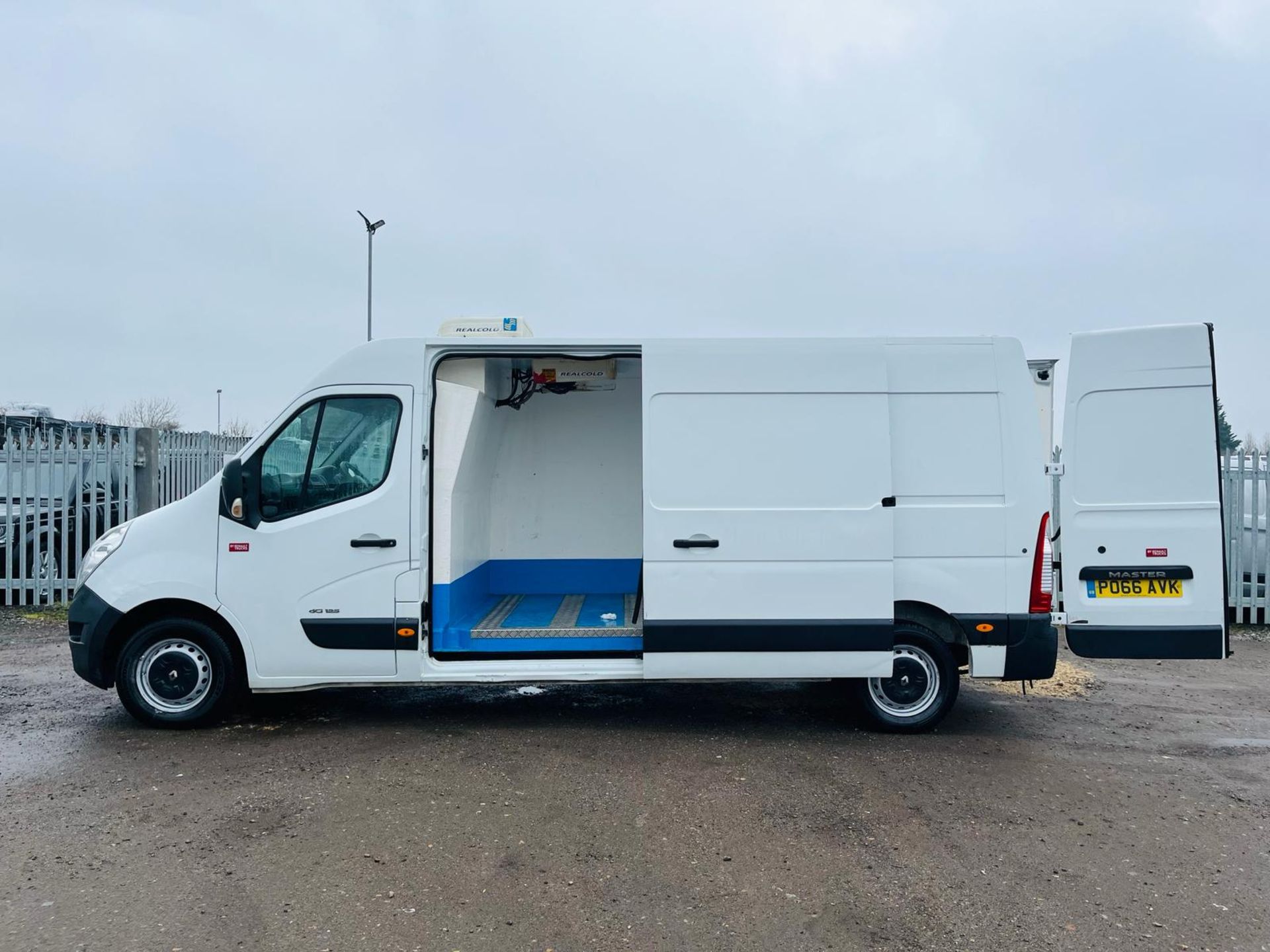 ** ON SALE ** Renault Master 125.35 Fridge/Freezer L3H2-ULEZ Compliant-1 Former Keeper - Image 5 of 29