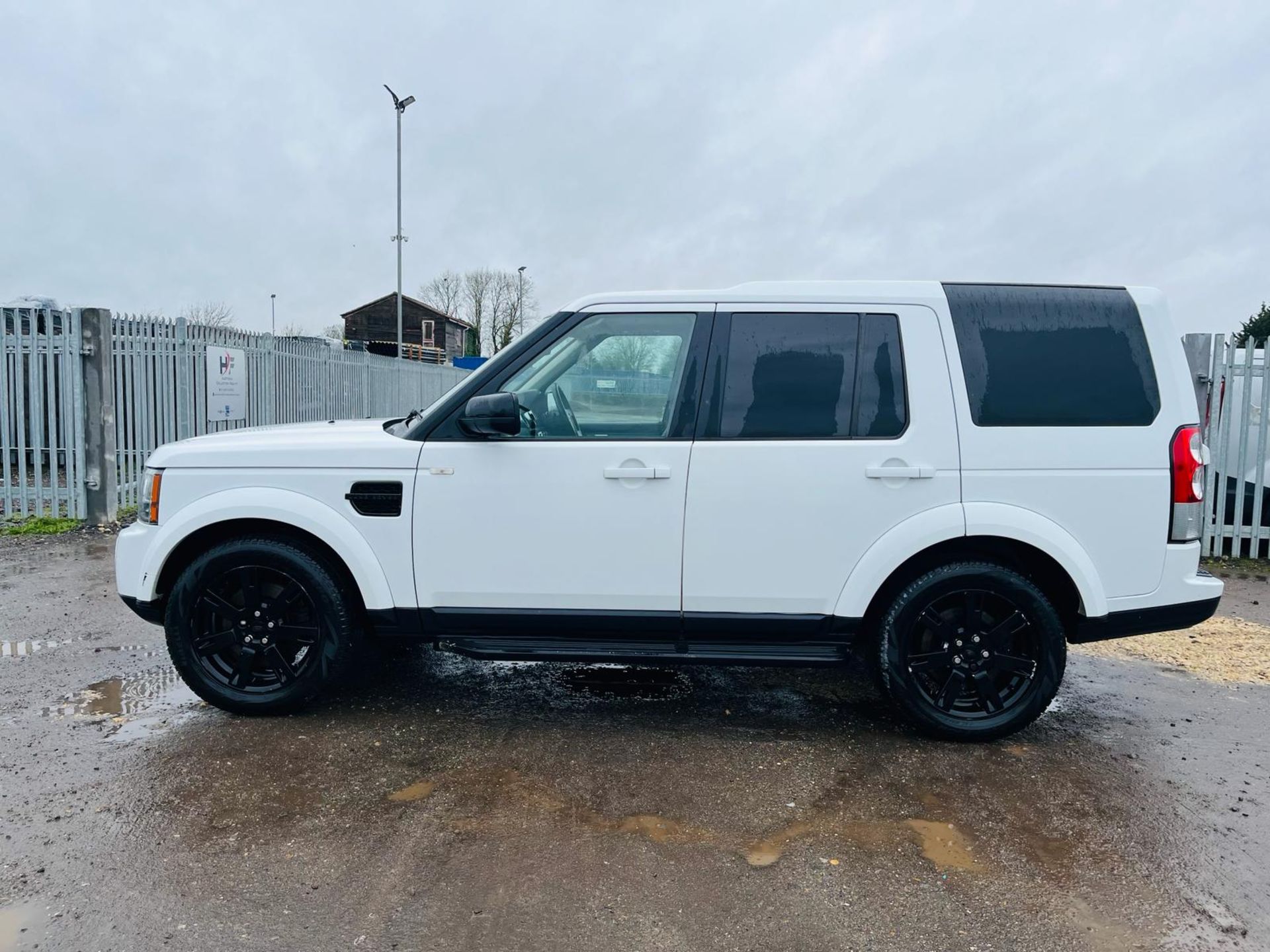 ** ON SALE ** Land Rover Discovery 4 255 SDV6 3.0 2012 '62 Reg' - Alloy Wheels - A/C - Tow Bar - Image 4 of 32