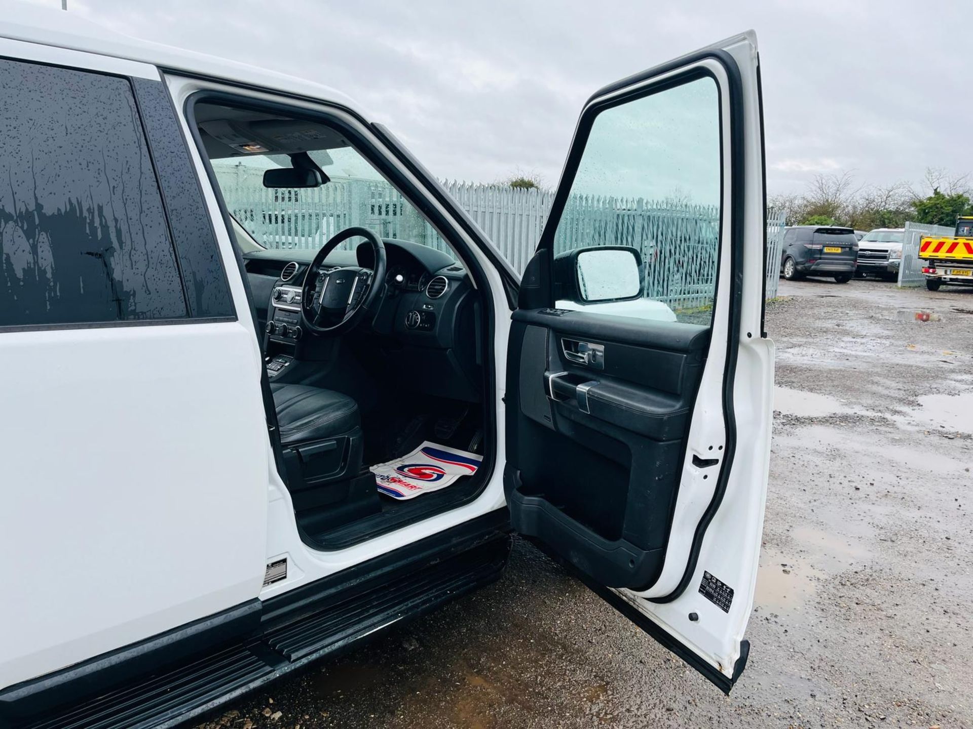 ** ON SALE ** Land Rover Discovery 4 255 SDV6 3.0 2012 '62 Reg' - Alloy Wheels - A/C - Tow Bar - Image 12 of 32