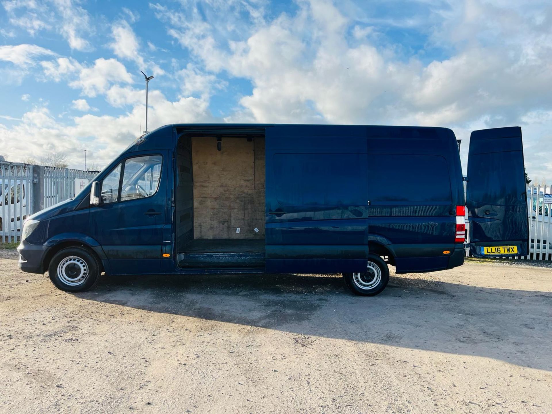 ** ON SALE ** Mercedes-Benz Sprinter 2.1 Cdi Bluetec 314 3.5T L3H3 2016'16 Reg'-Bluetooth Handsfree - Image 5 of 27