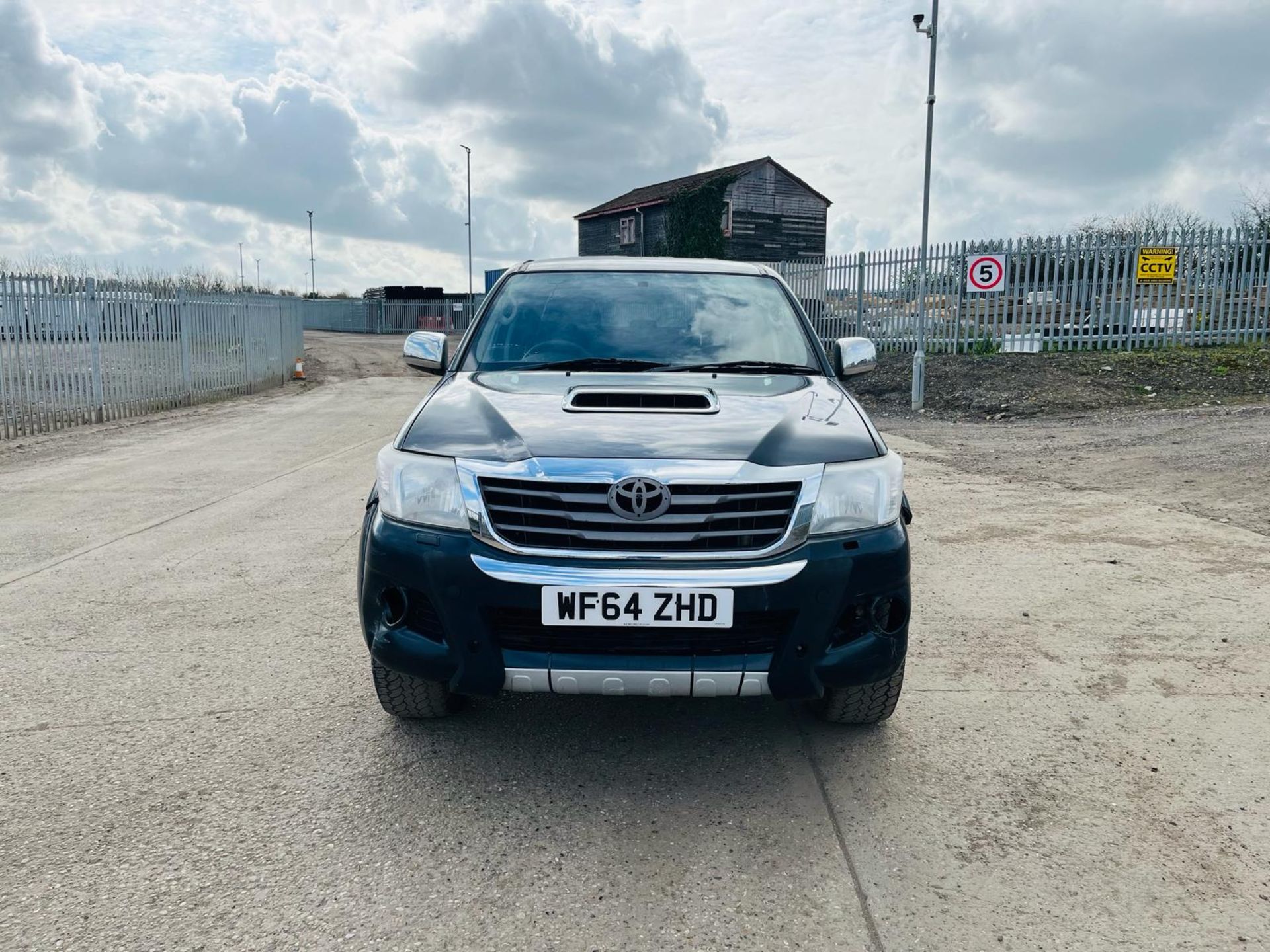 ** ON SALE ** Toyota Hilux 3.0 D-4D 171 Invincible 4WD CrewCab Pick-Up -2014 '64 Reg'- - Bild 2 aus 33