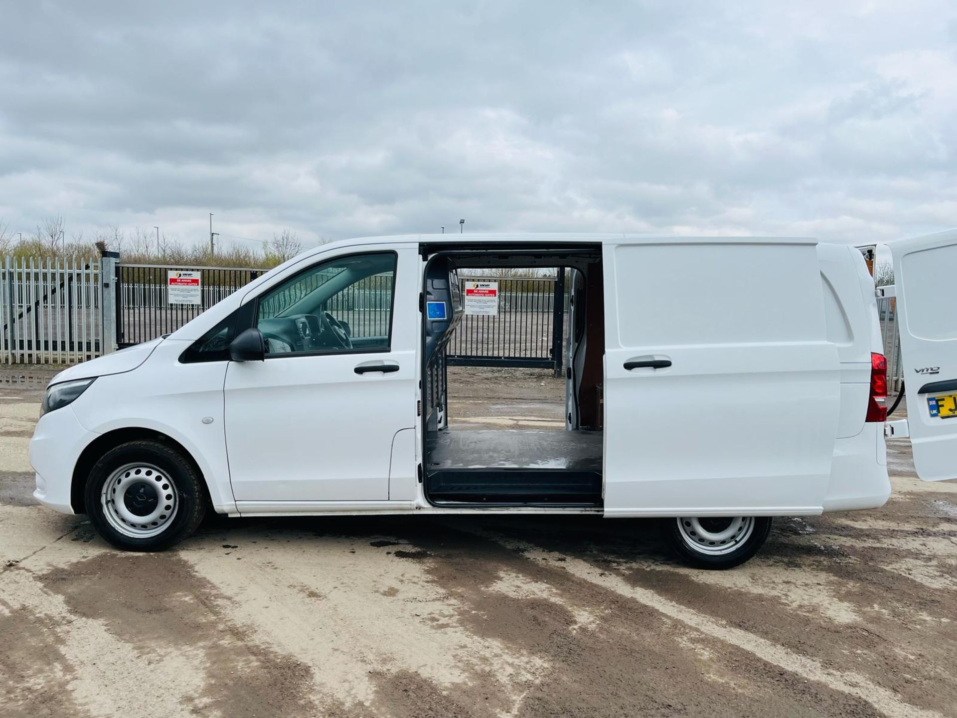 ** ON SALE ** Mercedes-Benz Vito 114 CDI Progressive L2 2020'70 Reg'- Start/Stop - ULEZ Compliant - Image 5 of 30