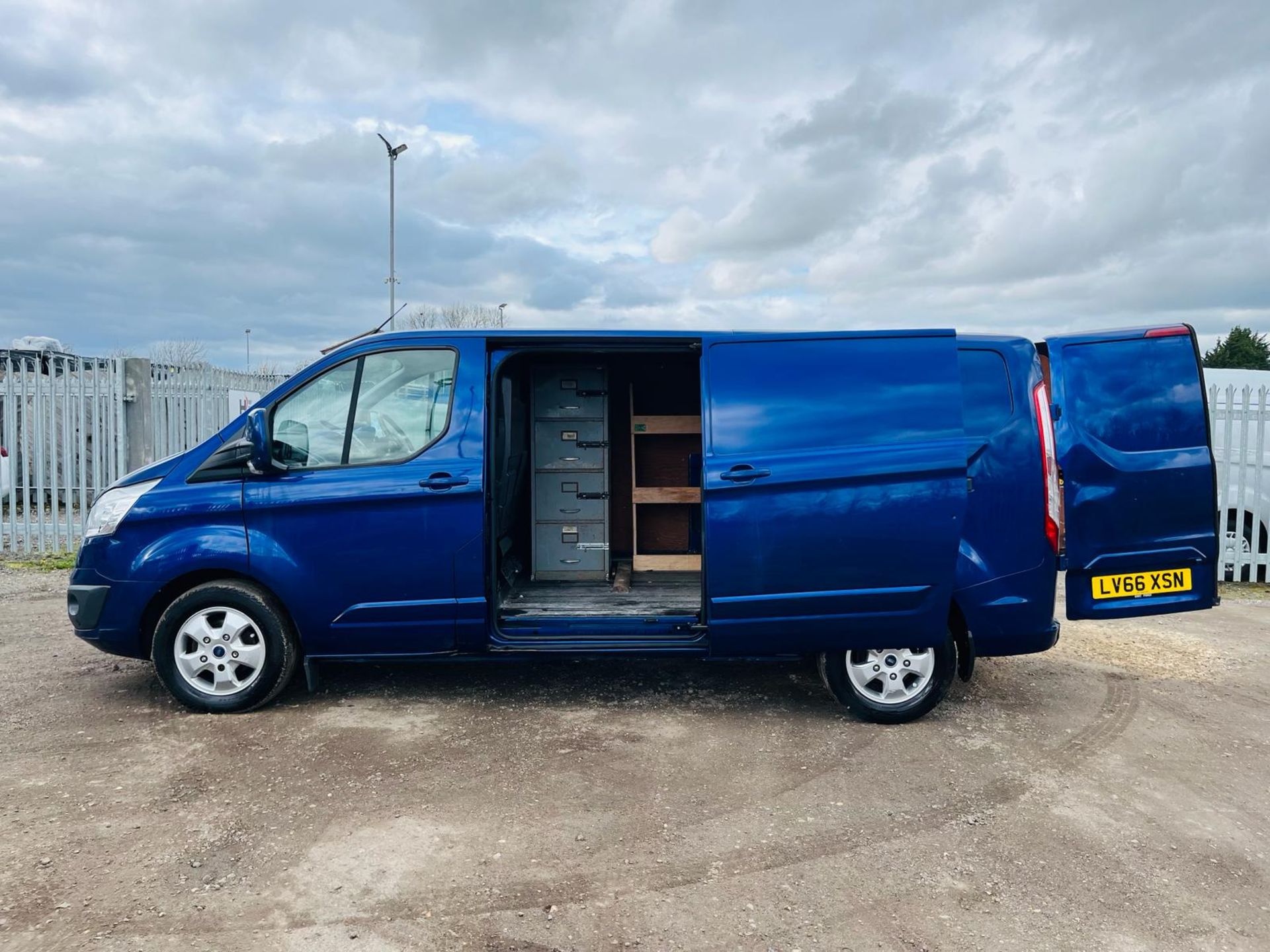 ** ON SALE ** Ford Transit Custom Limited 130 290 L3 H1 2.0 TDCI - ULEZ Compliant -Air Conditioning - Image 5 of 28